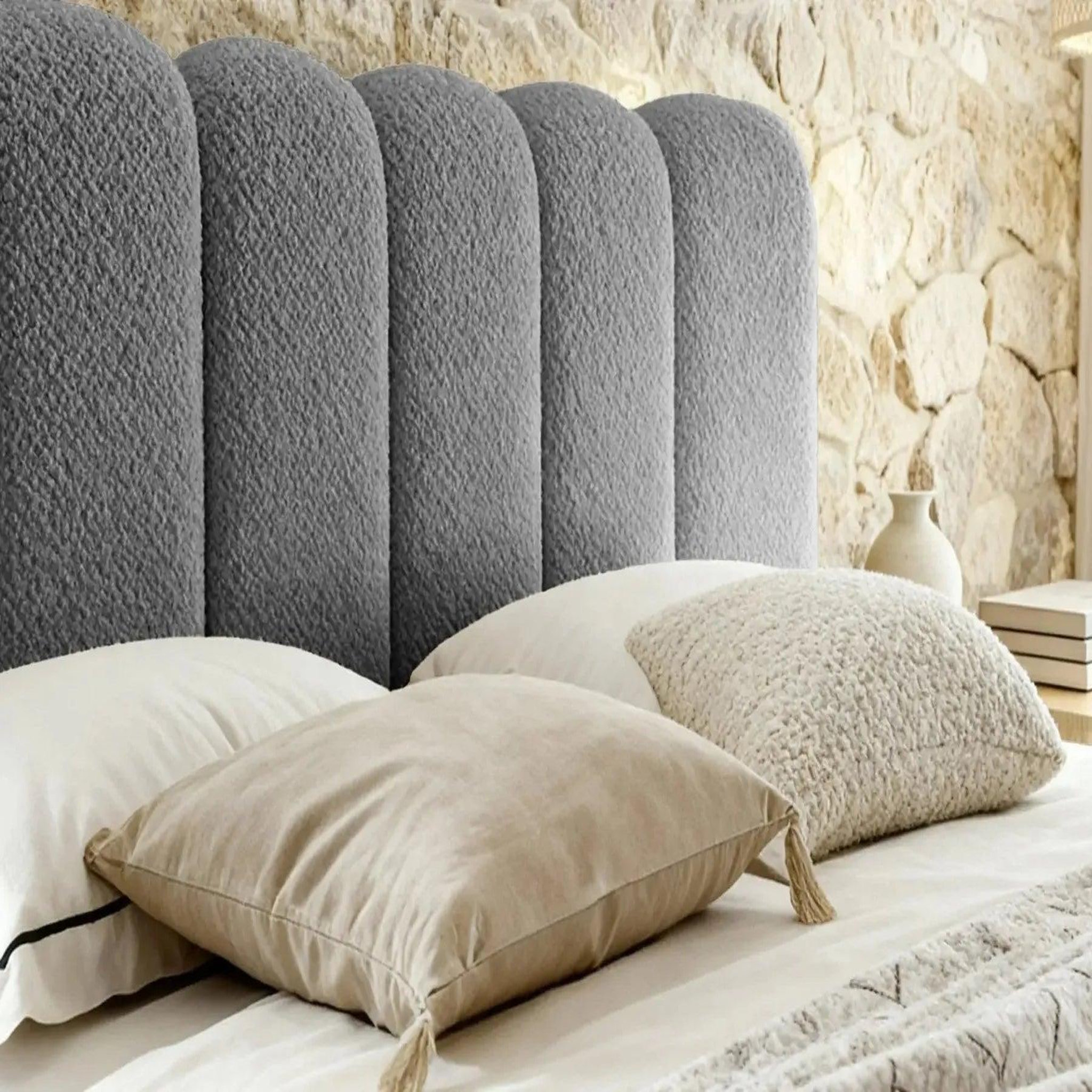 Voir la diapositive 5 : CASANOVA PARIS Garance - lit coffre tissu chenille