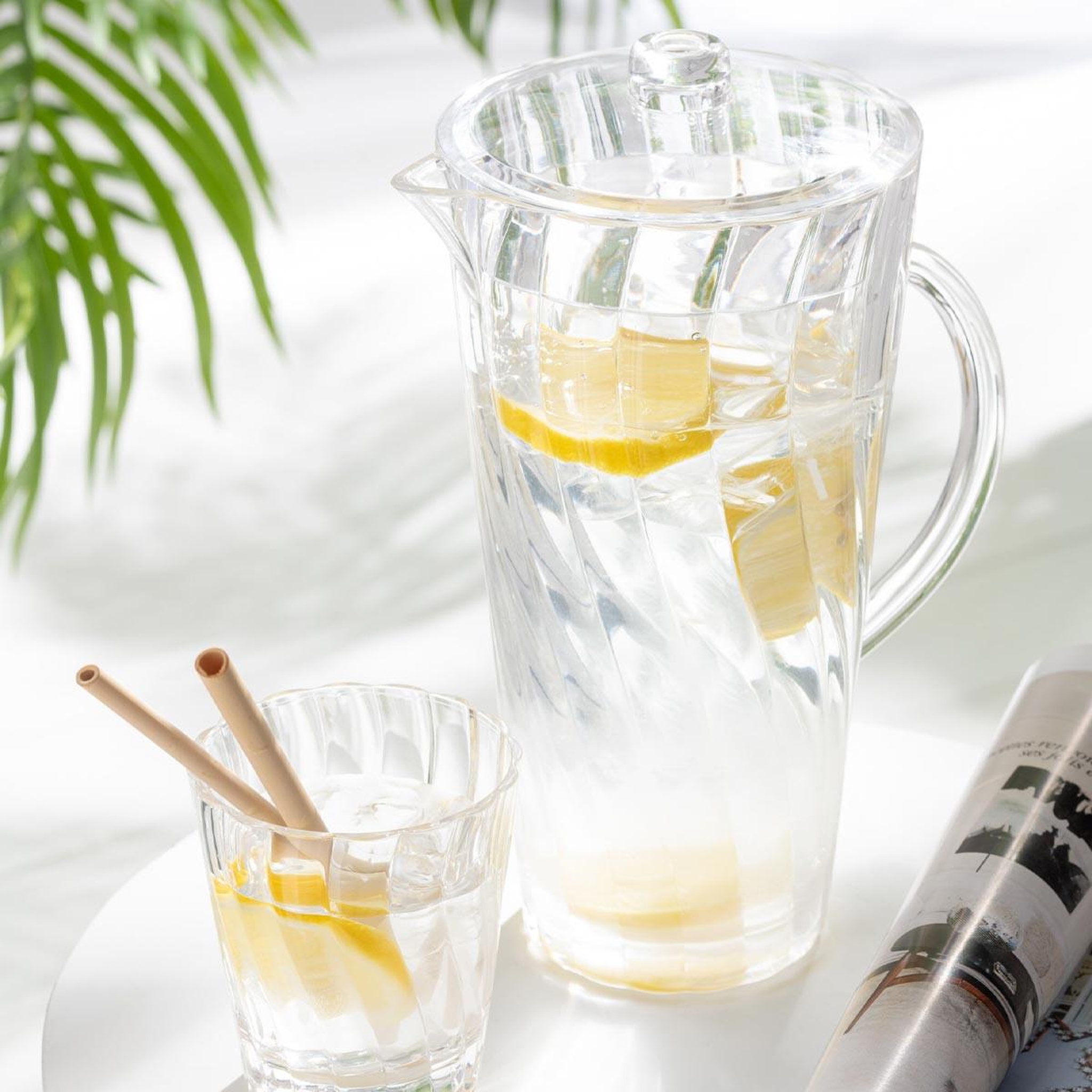Voir la diapositive 3 : J-LINE Carafe réutilisable  vague  2,32l transparent