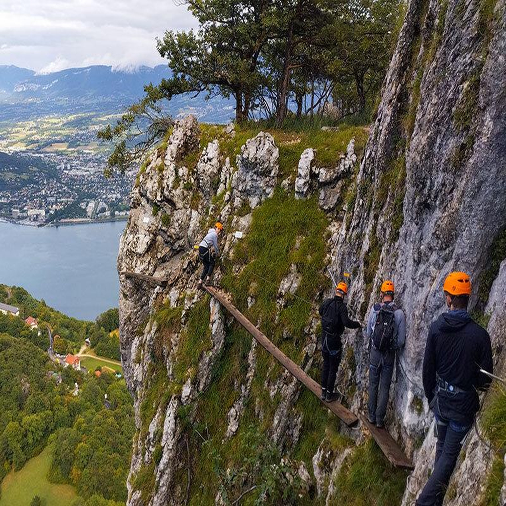 Voir la diapositive 4 : Smartbox Parcours via ferrata de la dent du chat près d'annecy pour 2 débutants - coffret cadeau sport & aventure