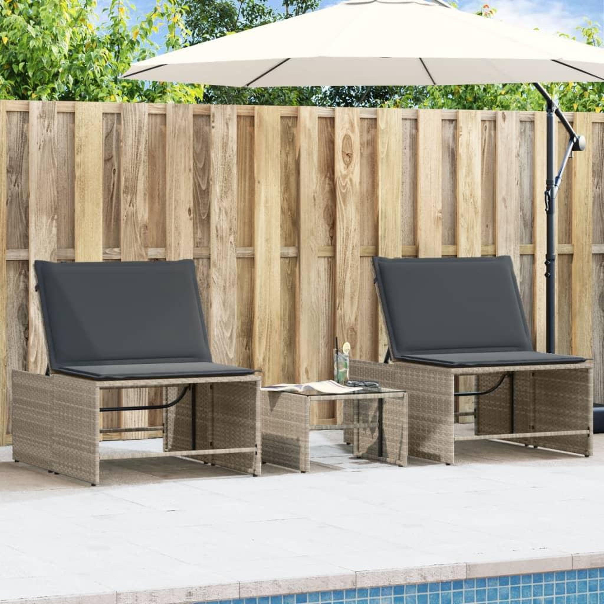 VIDAXL Chaises longues lot de 2 avec table gris clair resine tressee