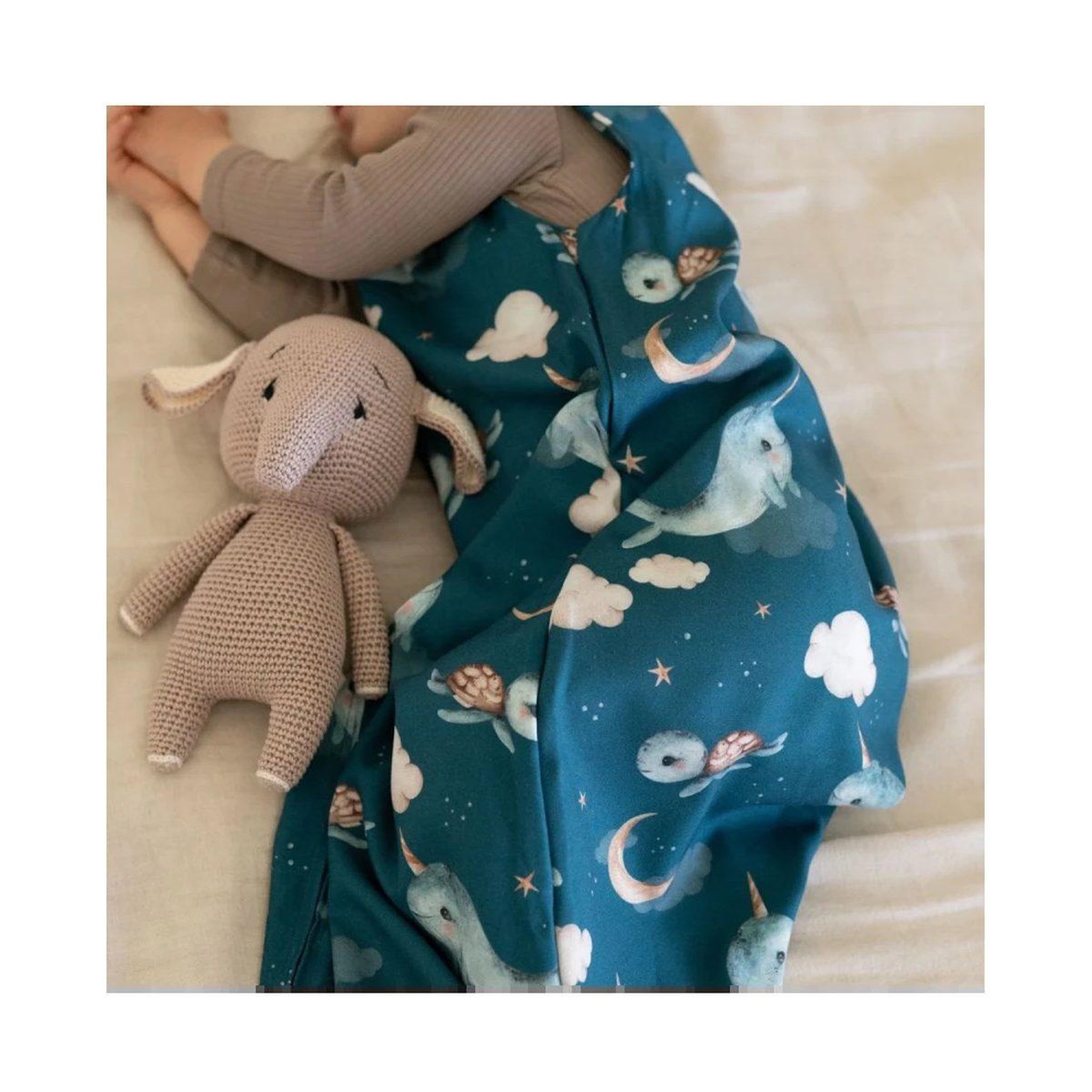 Voir la diapositive 2 : WALDIN Gigoteuse en bambou 40 × 64 cm 1,5 TOG - taille S - motif baleine, bleu foncé