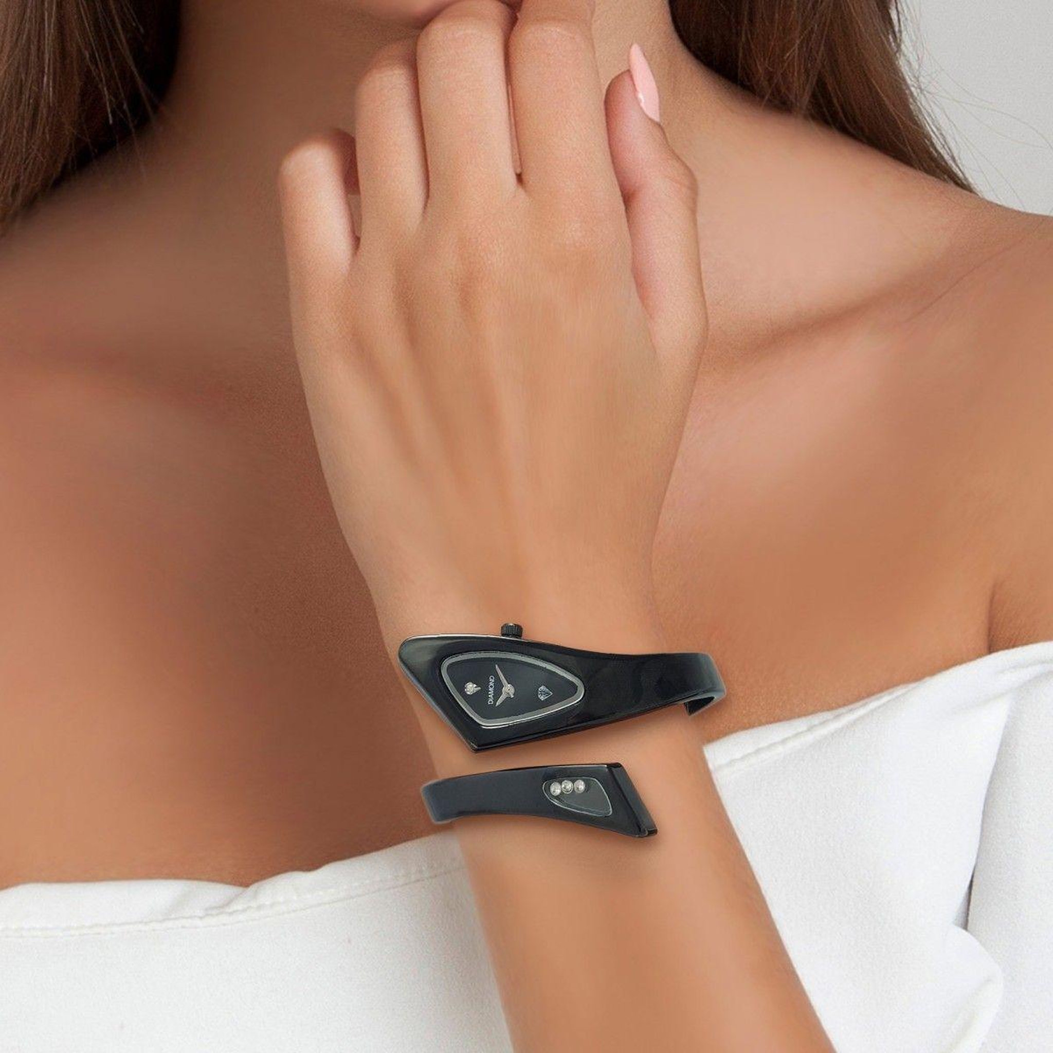 Voir la diapositive 2 : SC CRYSTAL Montre Lyana noire SC Crystal ornée de Cristaux scintillants