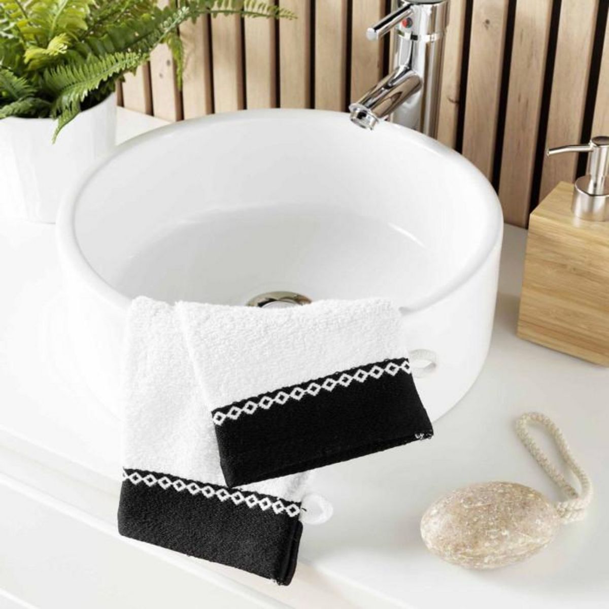 Paris Prix Lot de 2 Gants de Toilette  Majesty  15x21cm Blanc