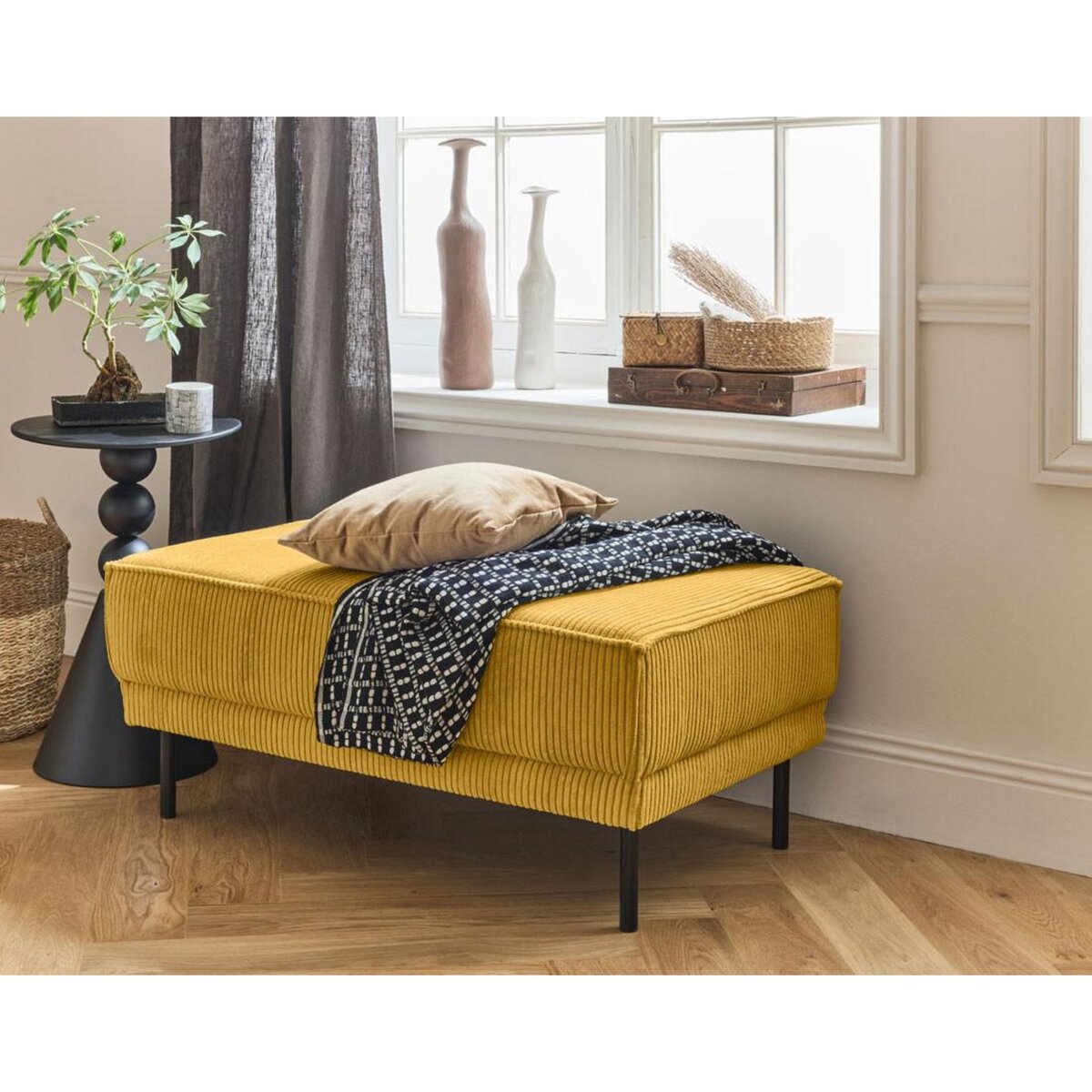 LISA DESIGN Charlie - pouf - pieds hauts - en velours côtelé