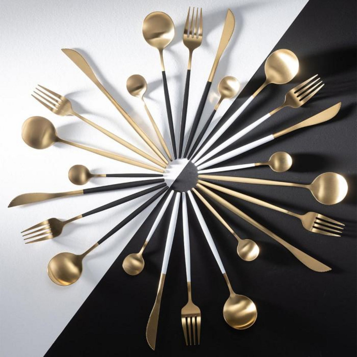 Paris Prix Ménagère 24 Pièces en Inox  Mat  27cm Noir & Or