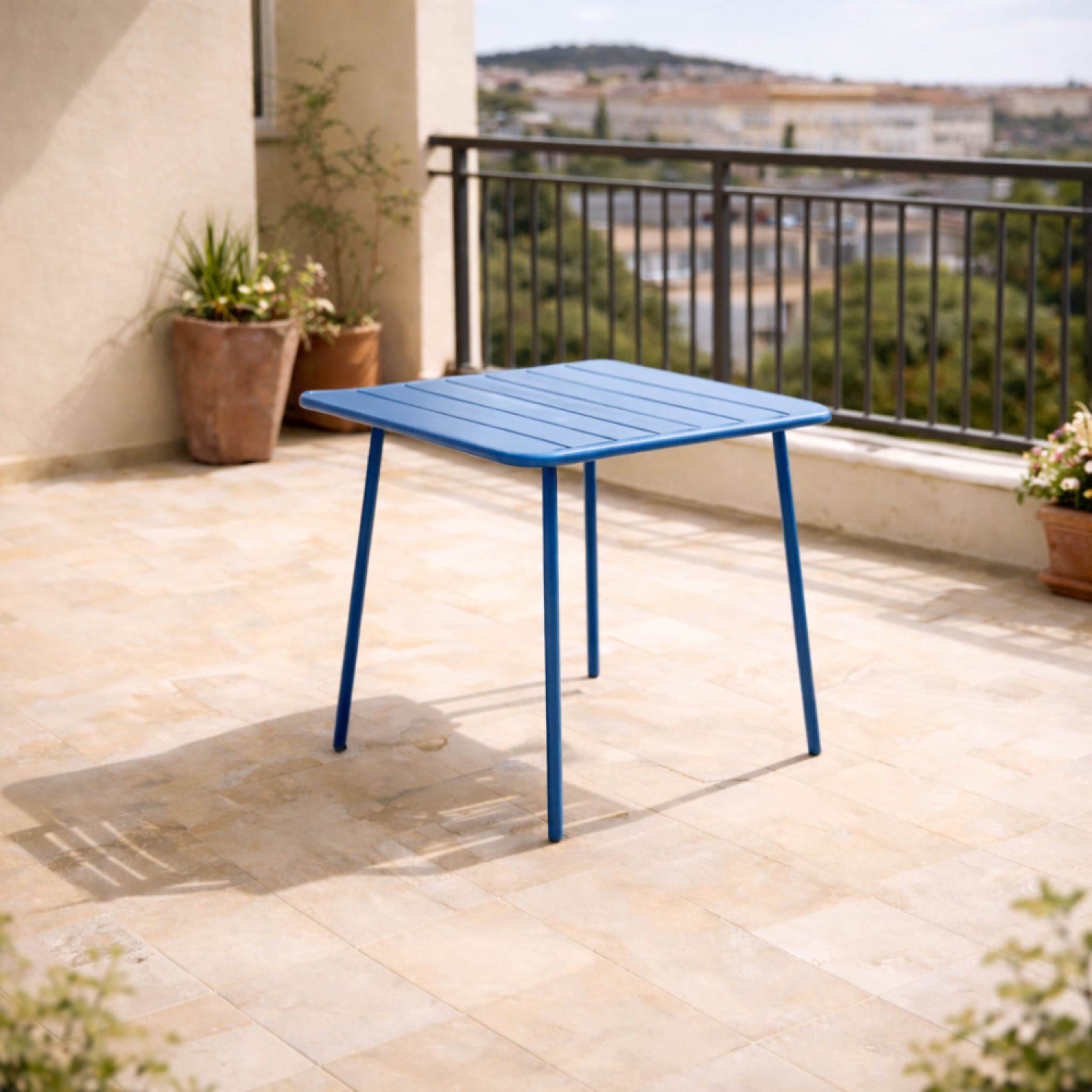 Voir la diapositive 2 : CONCEPT USINE Table carrée 4 places 70x70cm bleu bergame