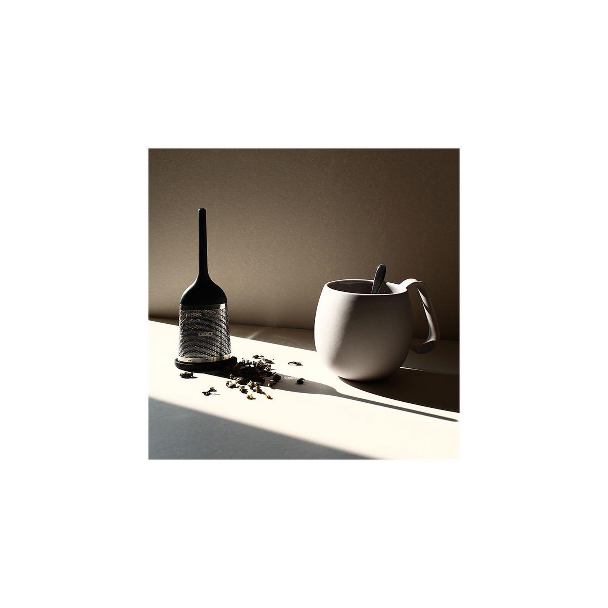 Voir la diapositive 2 : OGO LIVING Infuseur à thé Gaspard en inox support silicone