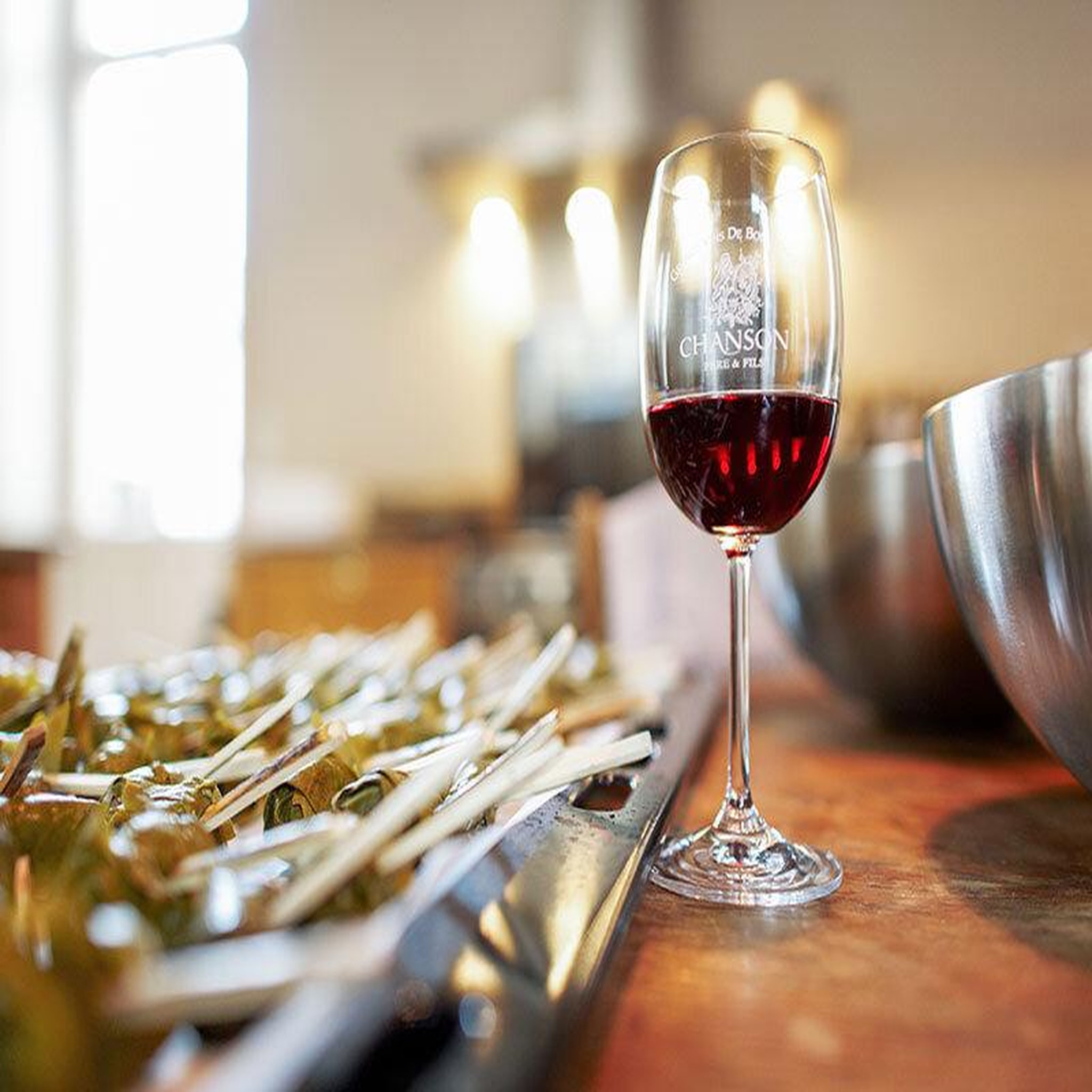 Voir la diapositive 3 : Smartbox Cours d'œnologie de 4h pour maîtriser les incontournables du vin avec ProDégustation - Coffret Cadeau Gastronomie