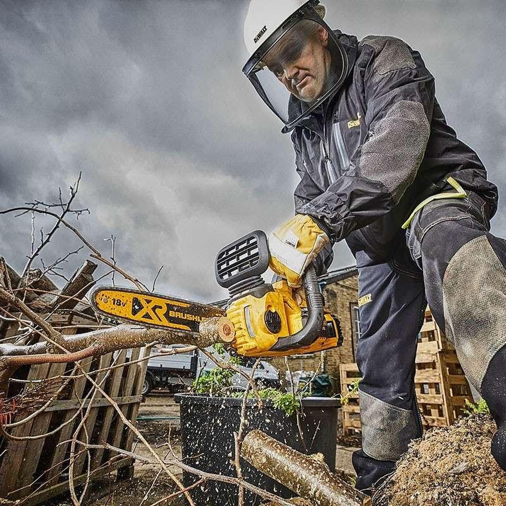Voir la diapositive 4 : Dewalt Tronçonneuse élagueuse 18V DEWALT DCM565P1-QW avec une batterie 5,0 Ah