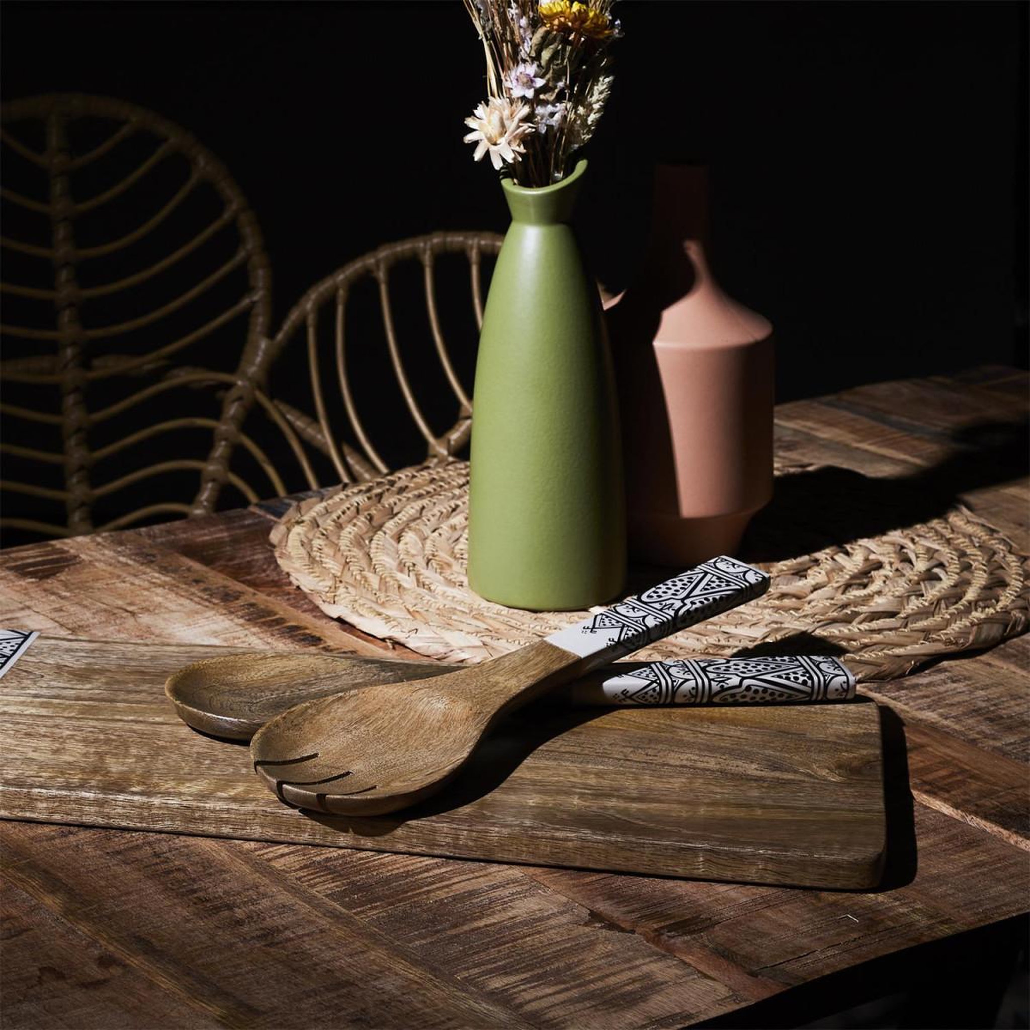Voir la diapositive 4 : The Home Deco Factory Couverts à Salade en Bois  Dune  30cm Noir