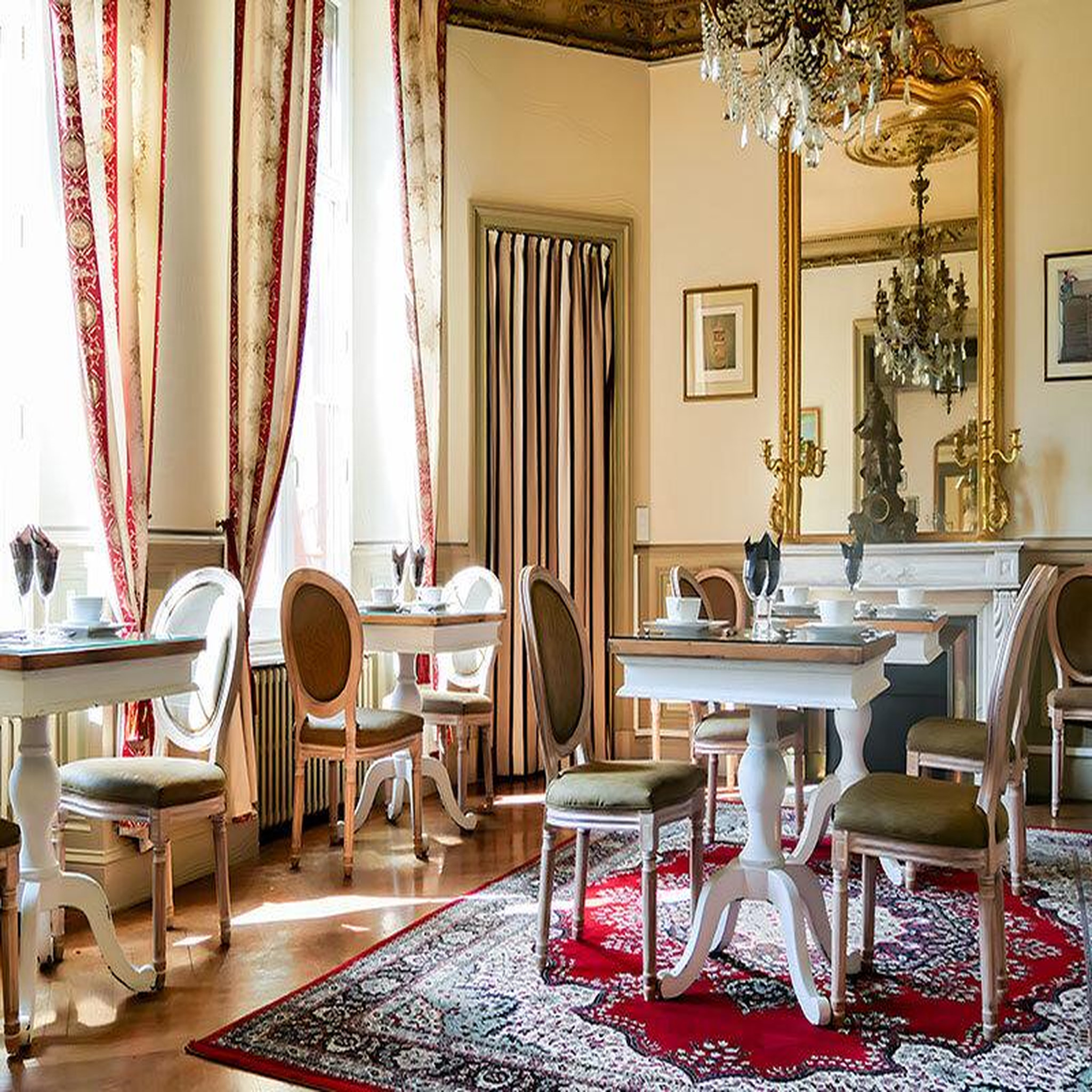 Voir la diapositive 4 : Smartbox 1 nuit en château avec spa et dîner près de bordeaux - coffret cadeau séjour