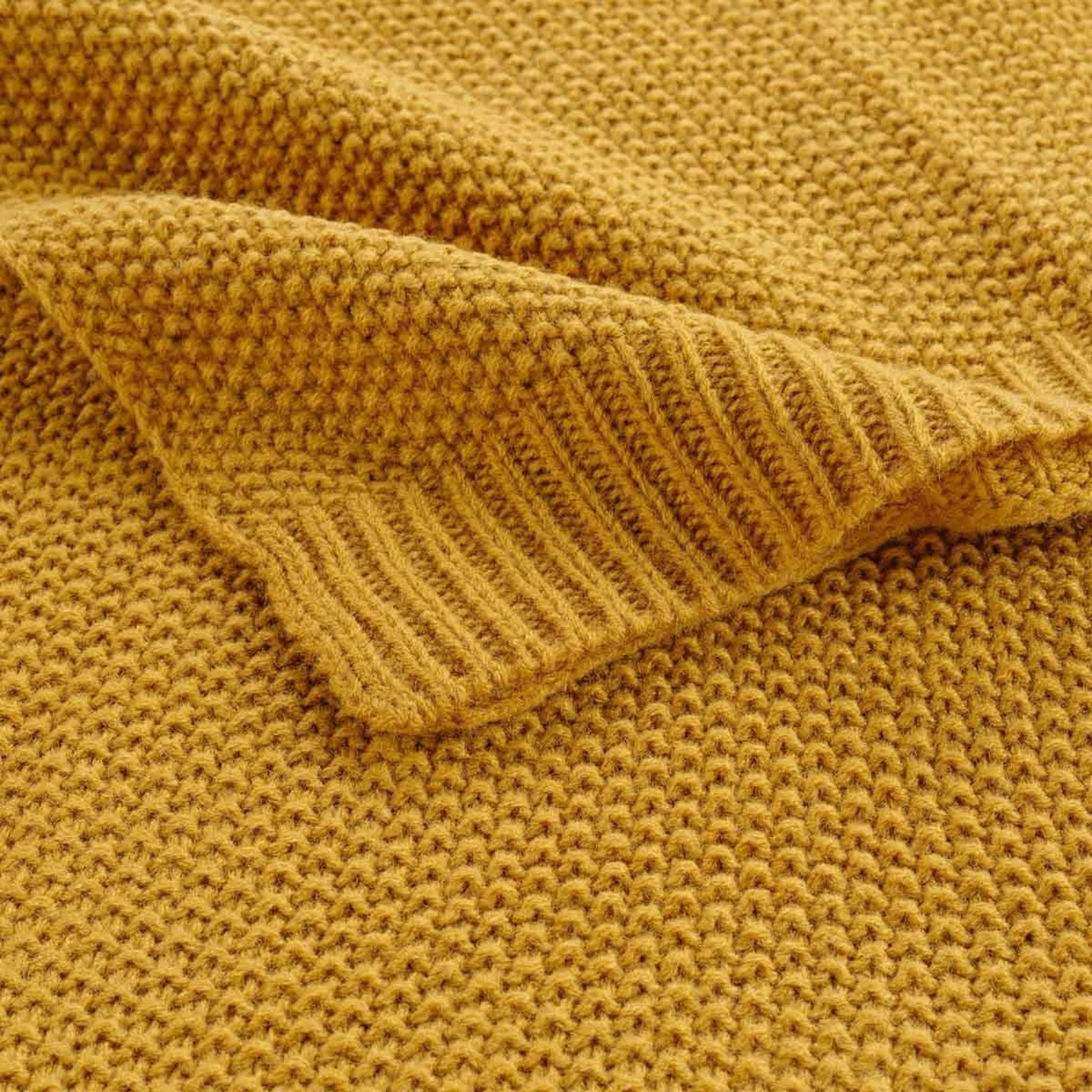 Voir la diapositive 3 : Douceur d'Intérieur Plaid déco uni  tricotine  125x150cm ocre