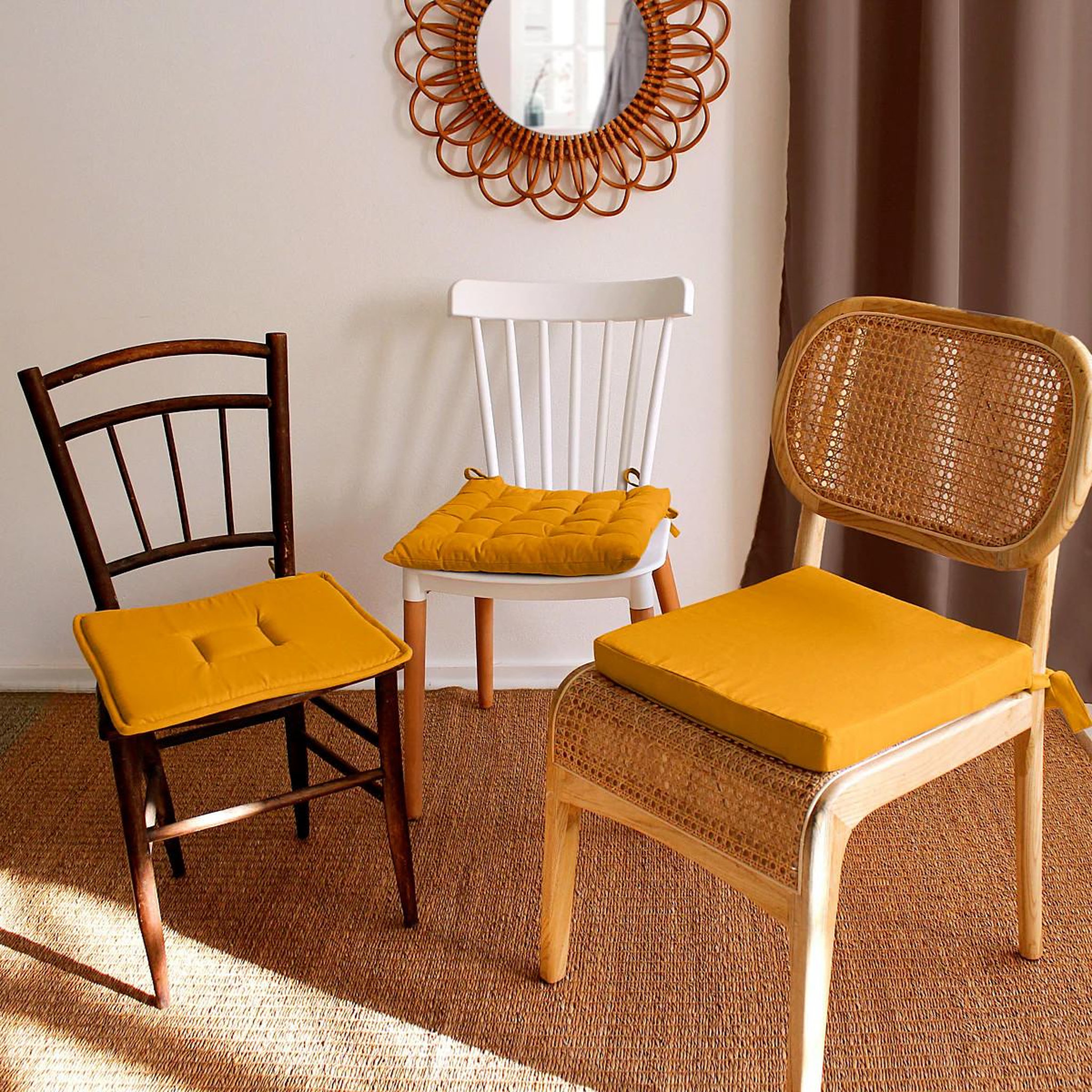 Voir la diapositive 2 : ENJOY HOME Galette de chaise piquée uni  panama  38x38cm moutarde