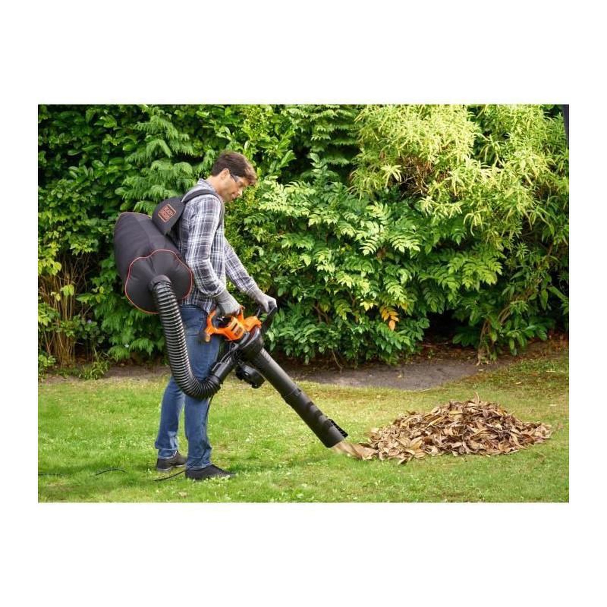 Voir la diapositive 4 : Black et Decker BLACK+DECKER - Aspirateur, Souffleur, Broyeur de feuilles filaire 3000W - BEBLV300-QS - Livre avec tuyau flexible et sac a dos 7