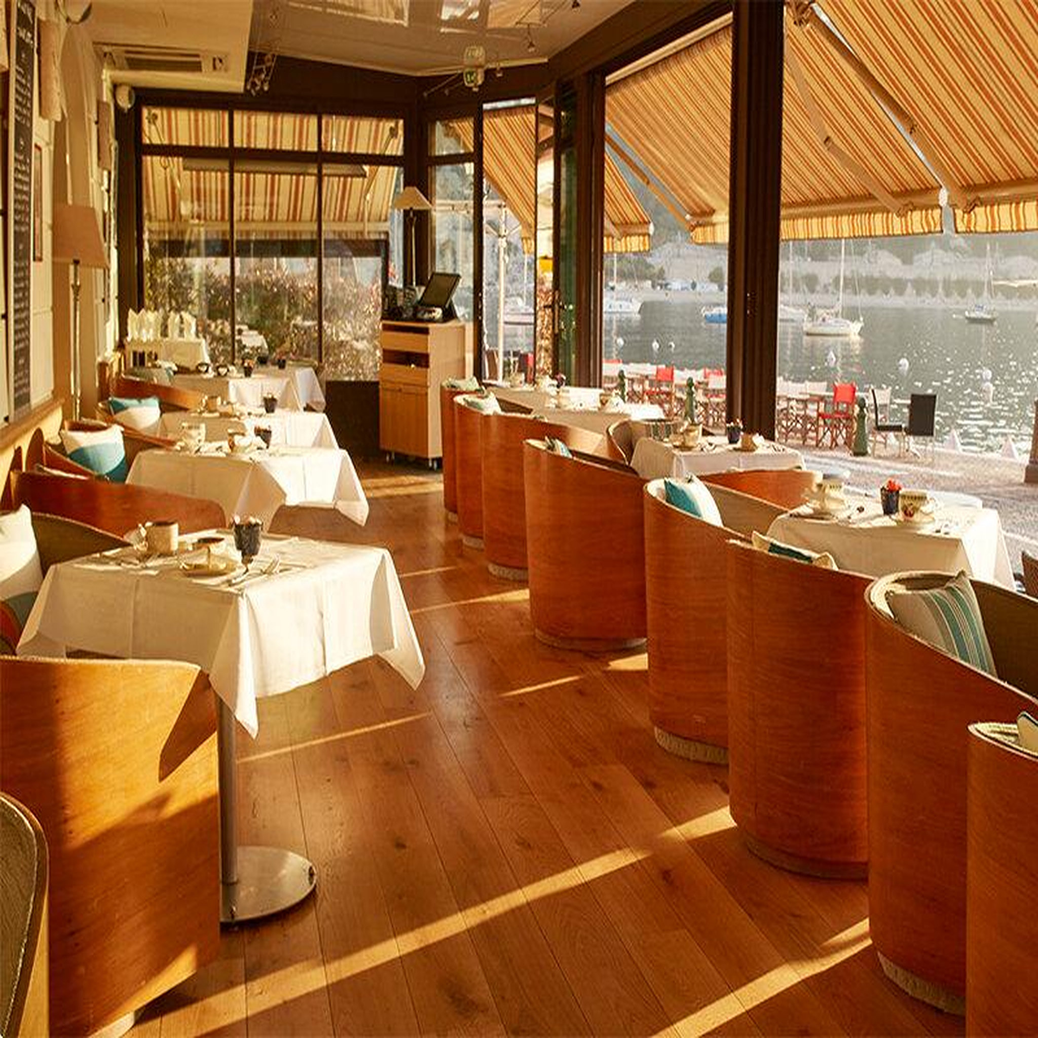 Voir la diapositive 3 : Smartbox Escapade gourmande à Villefranche-sur-Mer : 2 jours en hôtel 4* avec dîner - Coffret Cadeau Séjour
