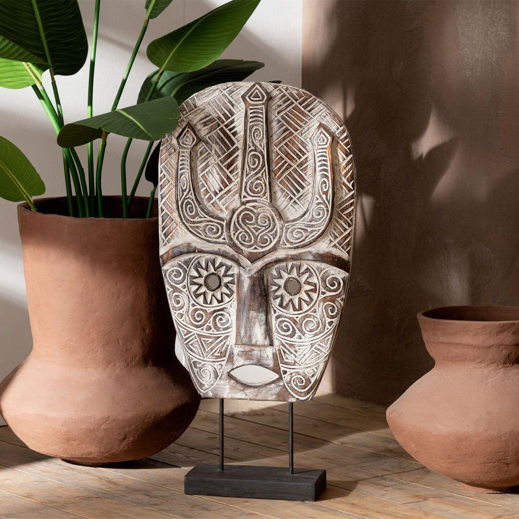 Voir la diapositive 2 : J-LINE Statue masque primitif sur pied  zihao  80cm naturel
