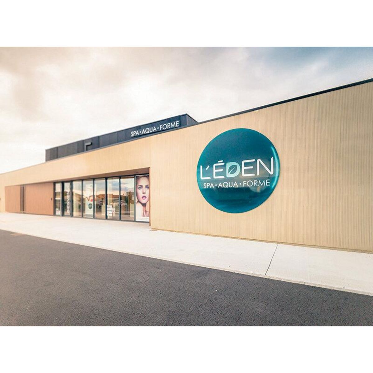 Smartbox Pause bien-être : 1h de soin et 1h de spa privatisé près de Nantes - Coffret Cadeau Bien-être