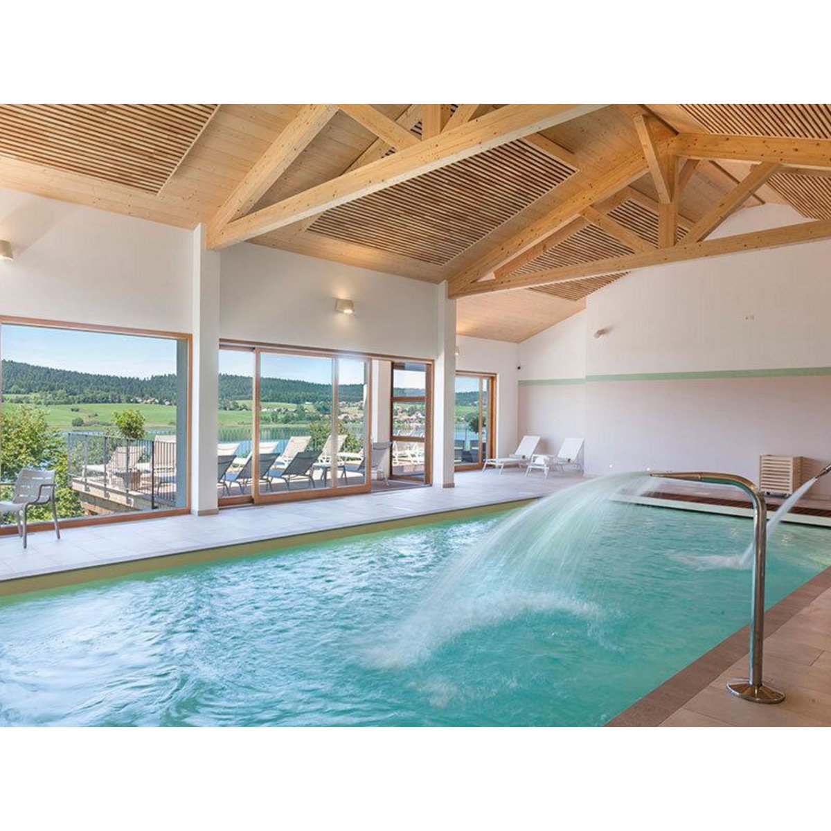 Smartbox Séjour en suite familiale pour 4 personnes avec accès au spa à Malbuisson - Coffret Cadeau Séjour