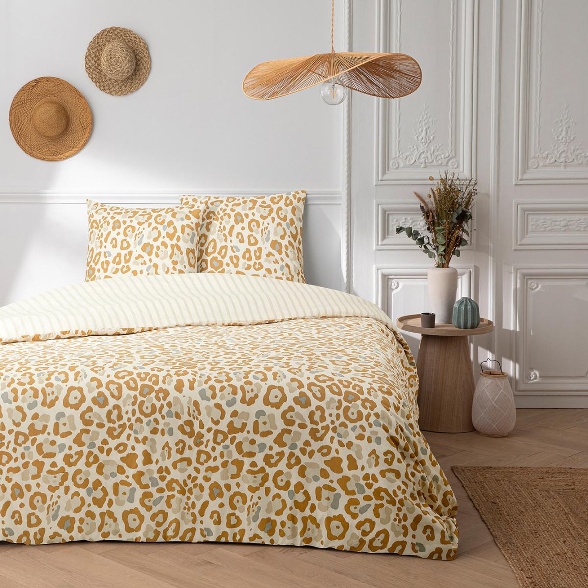 FUTURE HOME Parure de lit 2 personnes imprimé léopard réversible. Coloris disponibles : Beige