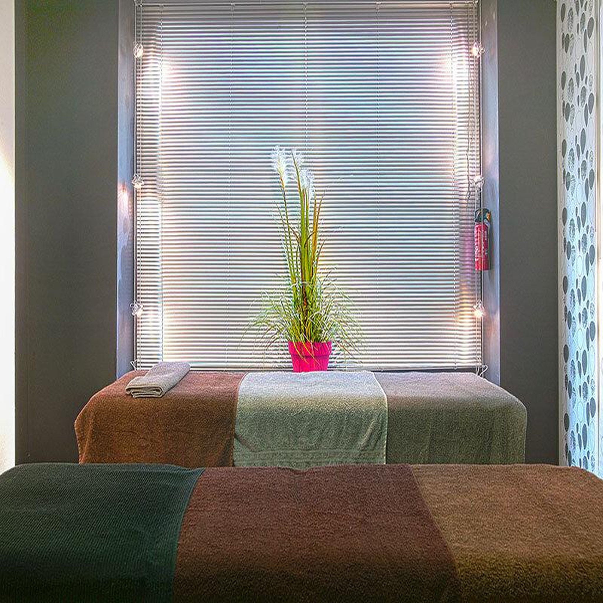 Voir la diapositive 4 : Smartbox 2 jours en suite avec bain bouillonnant privé et massage d'1h30 à nîmes - coffret cadeau séjour