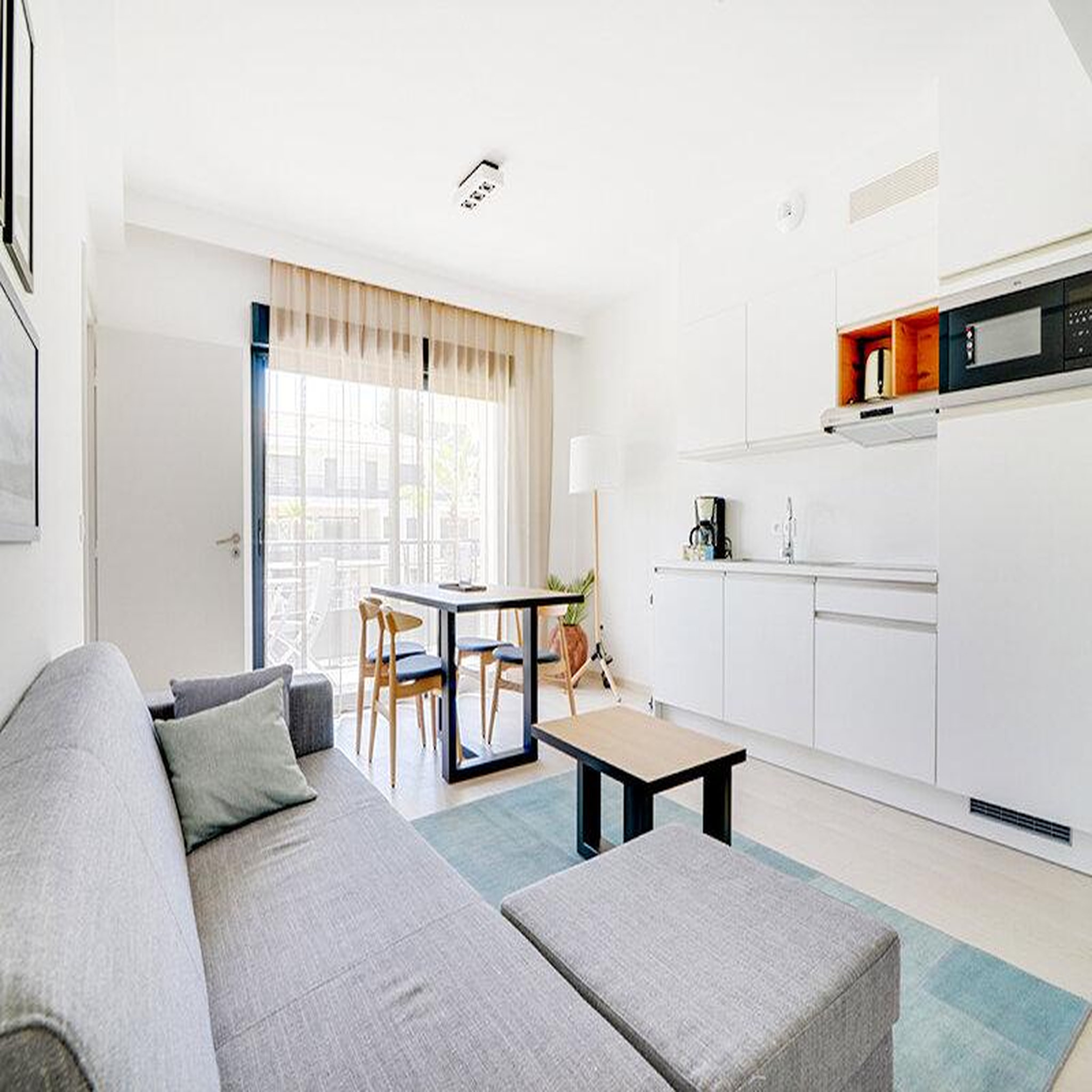 Voir la diapositive 4 : Smartbox Séjour de 2 nuits en famille dans un apartement près de nice - coffret cadeau séjour