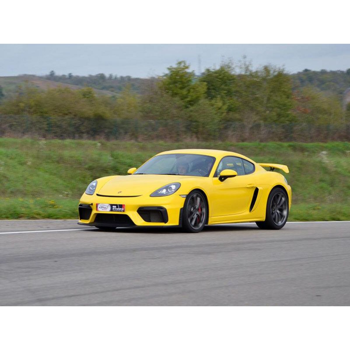 Smartbox Pilotage d'une Porsche GTA 4 Clubsport pendant 3 tours sur le circuit Château-Gaillard - Coffret Cadeau Sport & Aventure