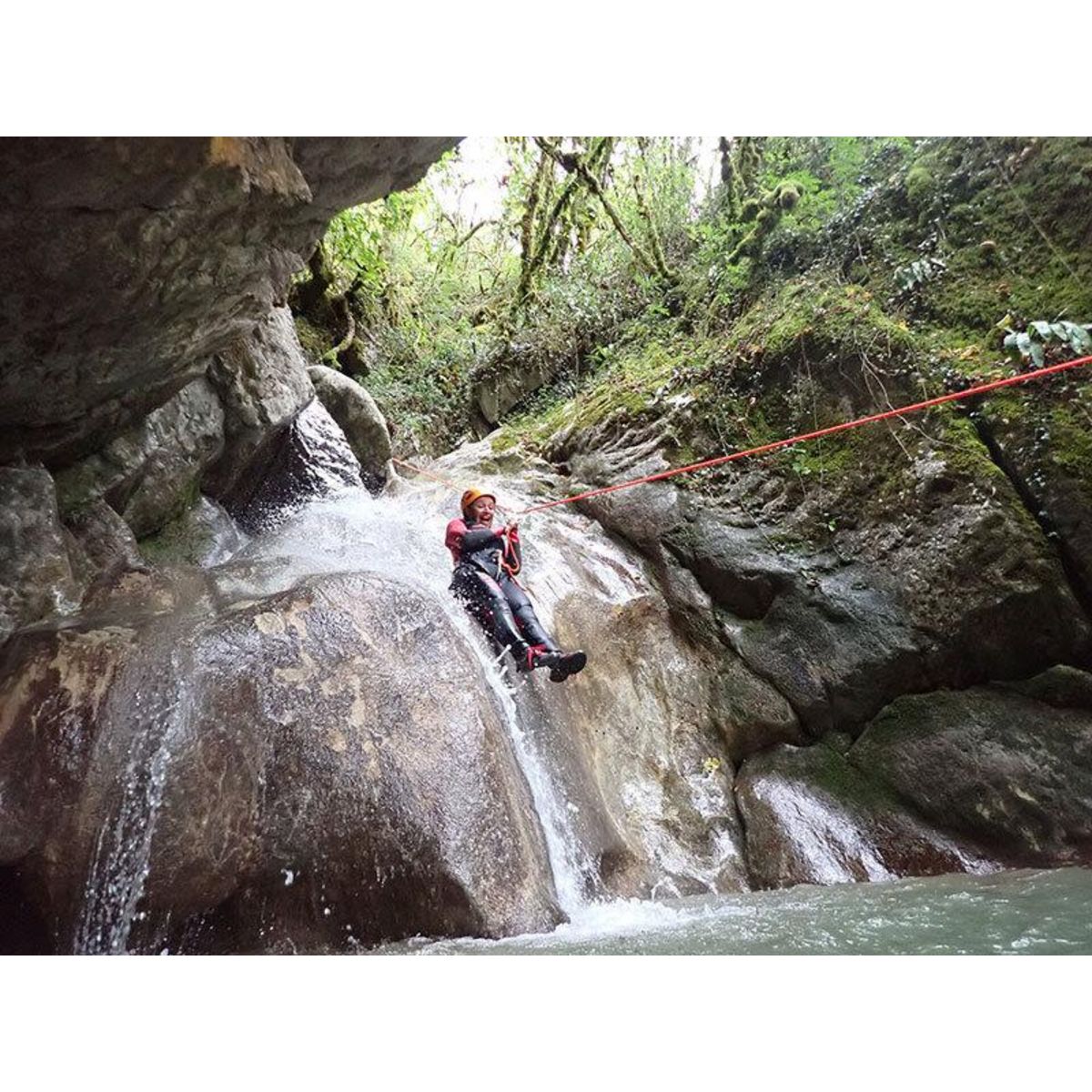 Smartbox Session de canyoning de 6h près de Lyon - Coffret Cadeau Sport & Aventure