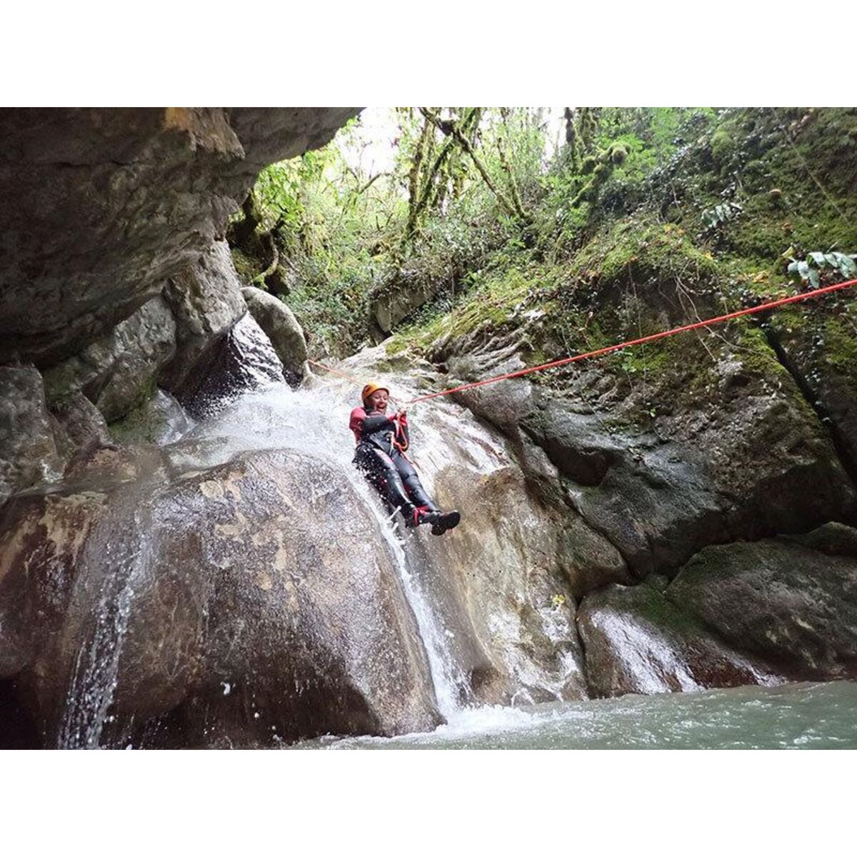 Smartbox Session de canyoning de 6h près de Lyon - Coffret Cadeau Sport & Aventure