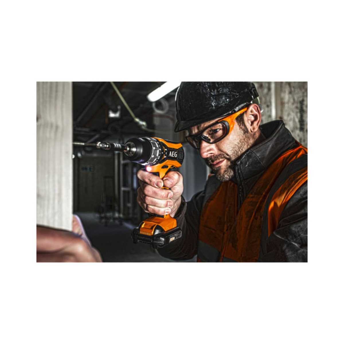 AEG Perceuse à percussion AEG 12V tradesman Gen III BSB12G3LI-202C - 2 batterie 2,0Ah - 1 chargeur