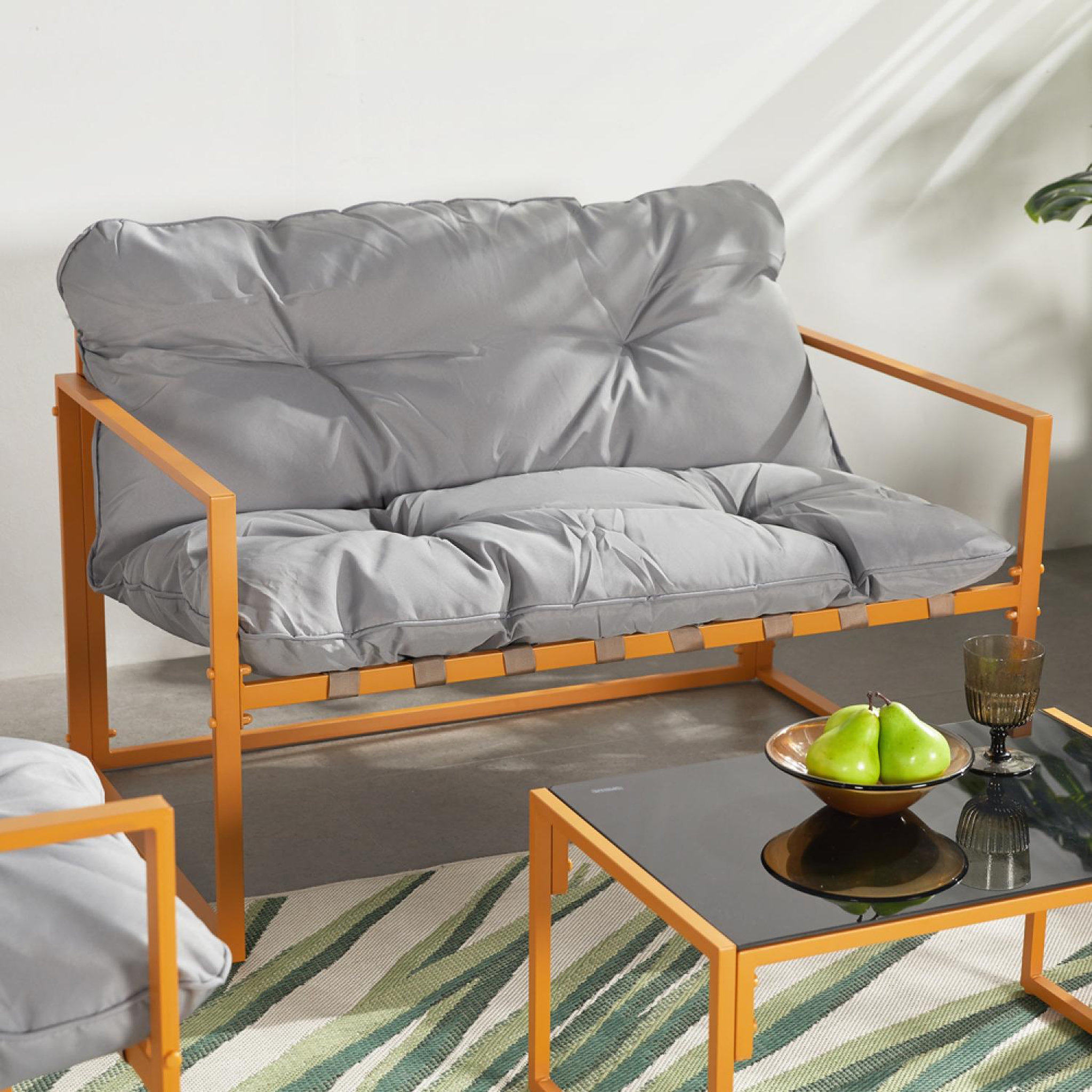 Voir la diapositive 5 : CONCEPT USINE Salon de jardin 4 places contemporain brun et coussins gris rabat