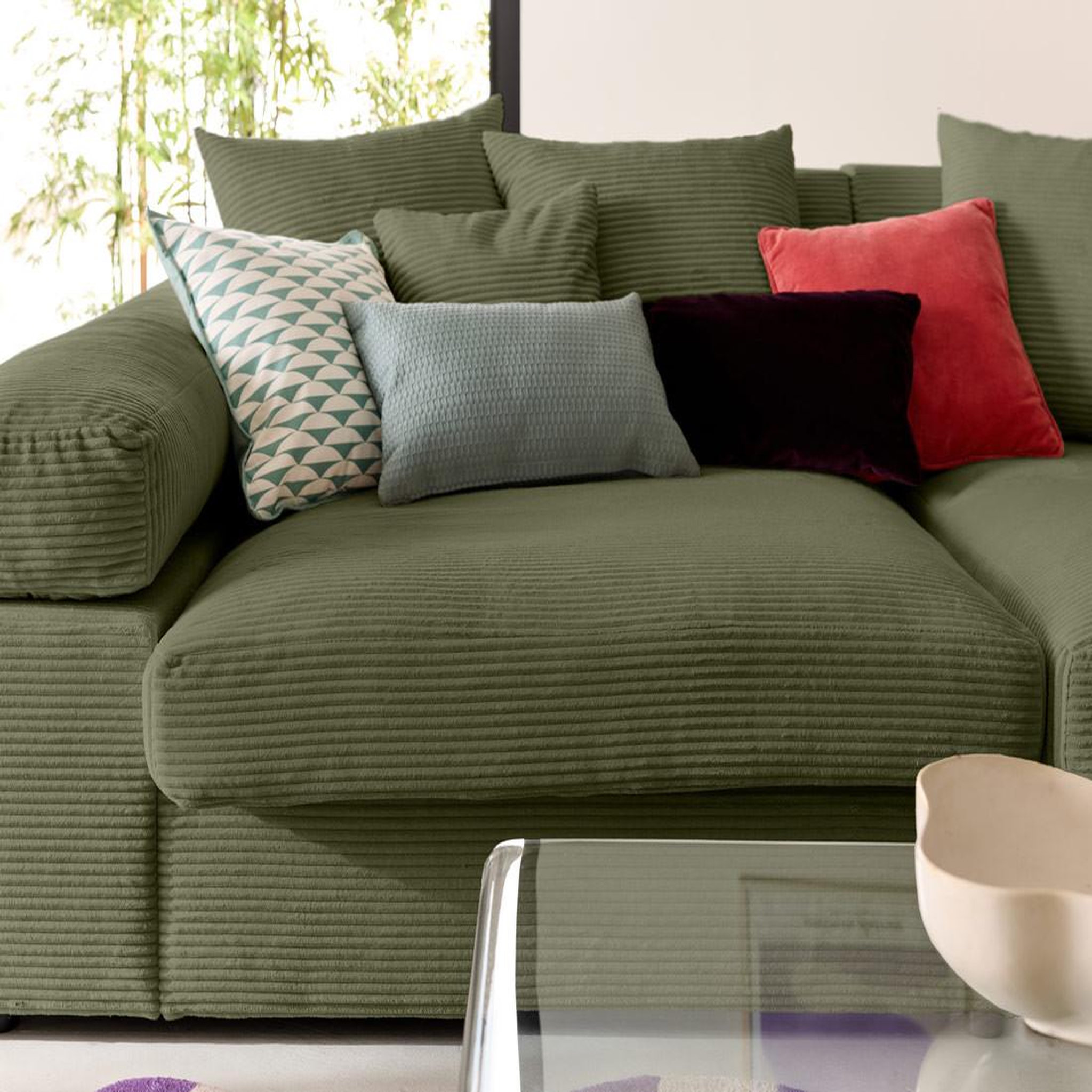 Voir la diapositive 6 : LISA DESIGN Aspen - canapé 4 places - assise profonde - velours côtelé