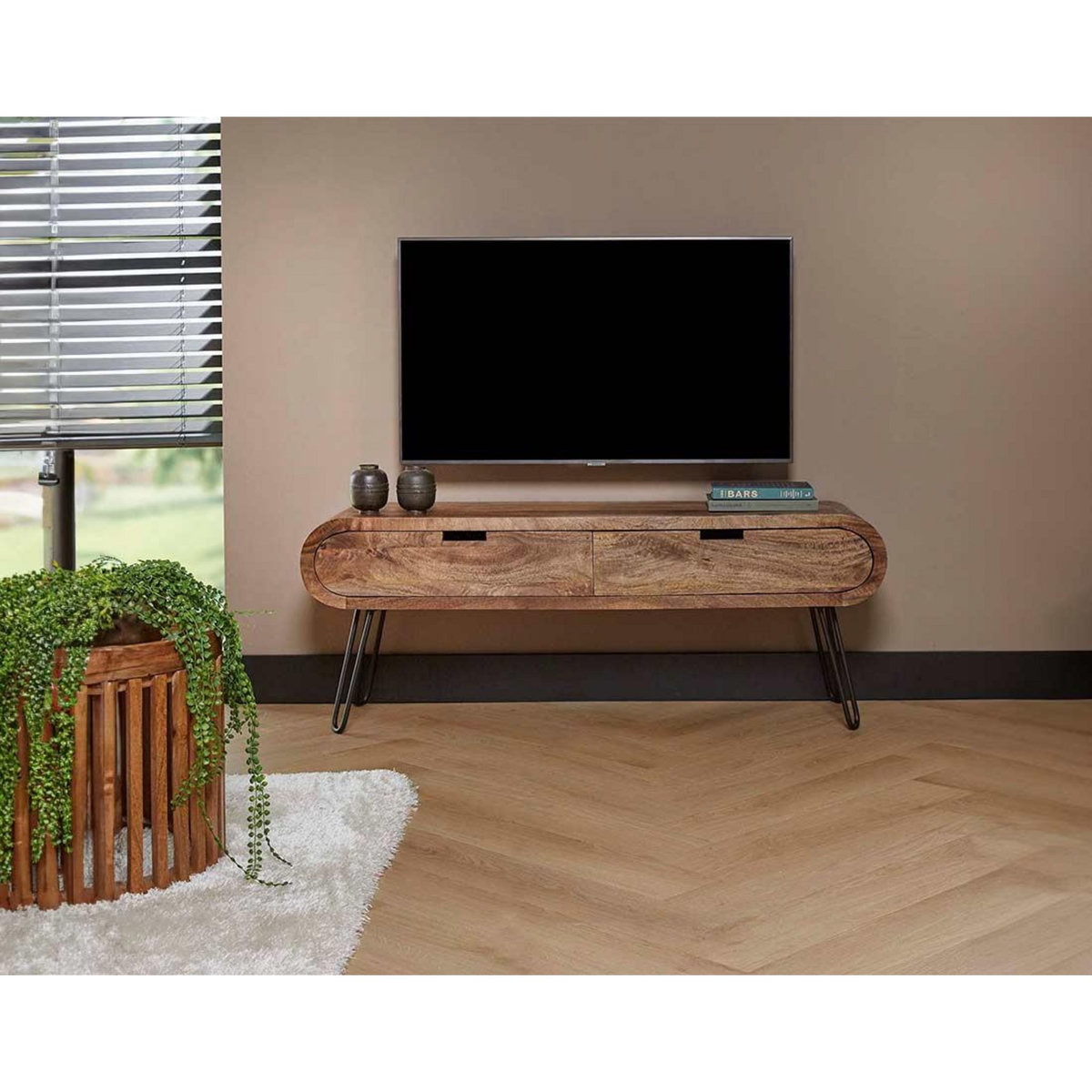 LISA DESIGN Kampur - meuble tv - bois massif de manguier - 135 cm