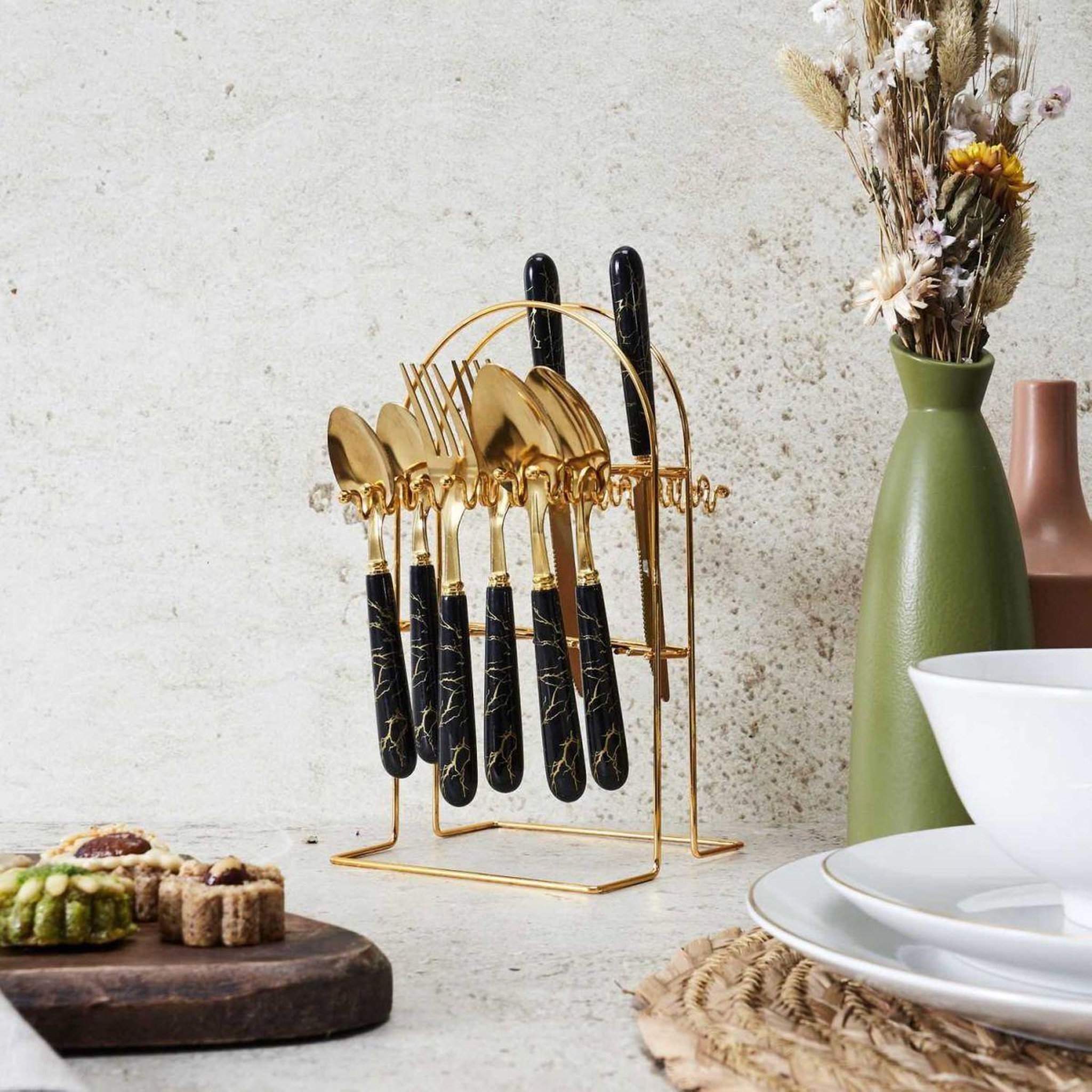 Voir la diapositive 3 : The Home Deco Factory Ménagère 24 Pièces Avec Support  Eclat  26cm Noir & Or