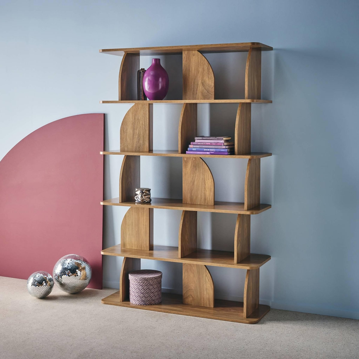 SWEEEK Etagère. bibliothèque exotique décor bois manguier 5 niveaux. séparateurs courbés - Alva