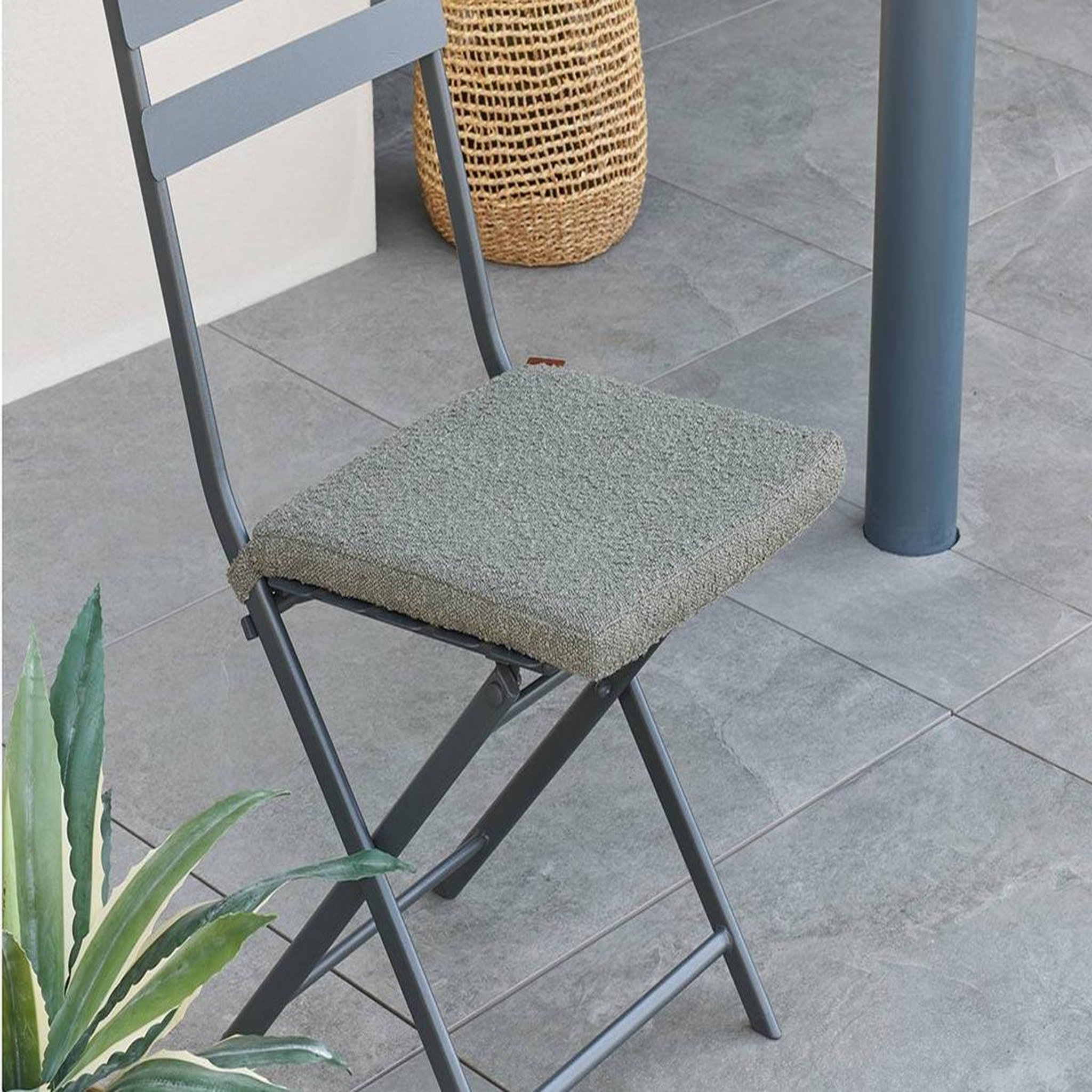 Voir la diapositive 3 : HESPERIDE Galette de chaise Solfia 40 x 40 cm laurier - Hespéride