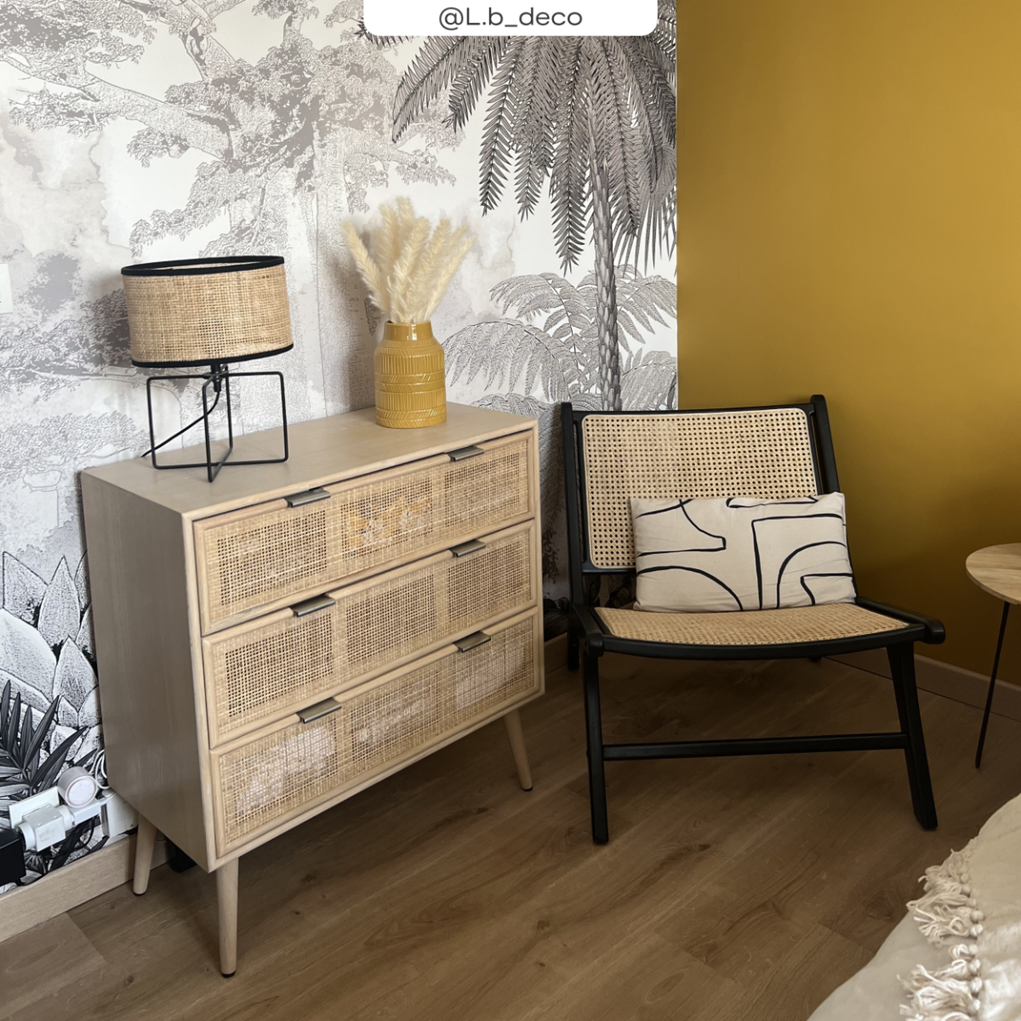 Voir la diapositive 5 : MAISON PAVANE Fauteuil en teck noir et tressage cannage en rotin-kilka