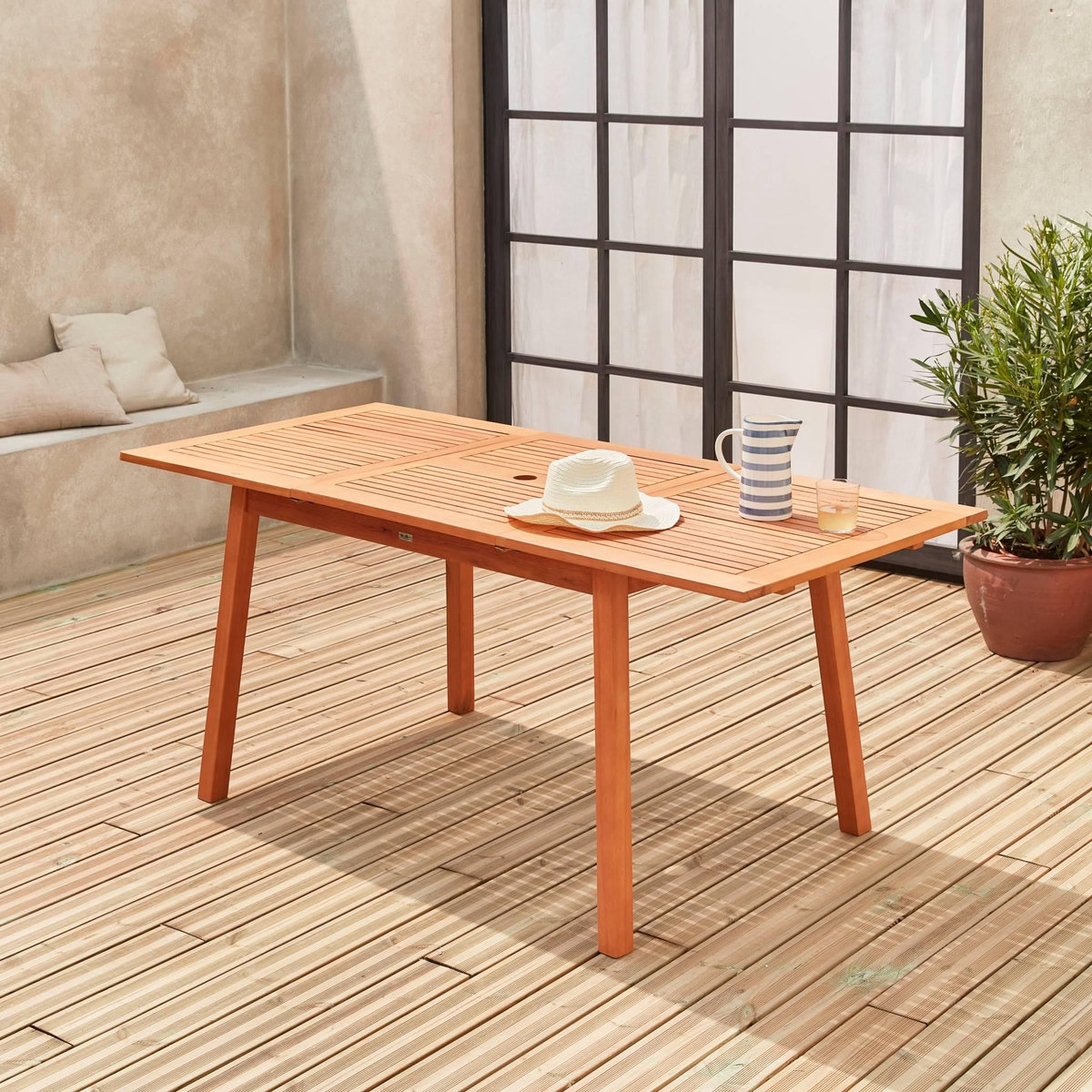 SWEEEK Table de jardin en bois 120-180cm - Almeria - Table rectangulaire avec allonge eucalyptus Intérieur / Extérieur