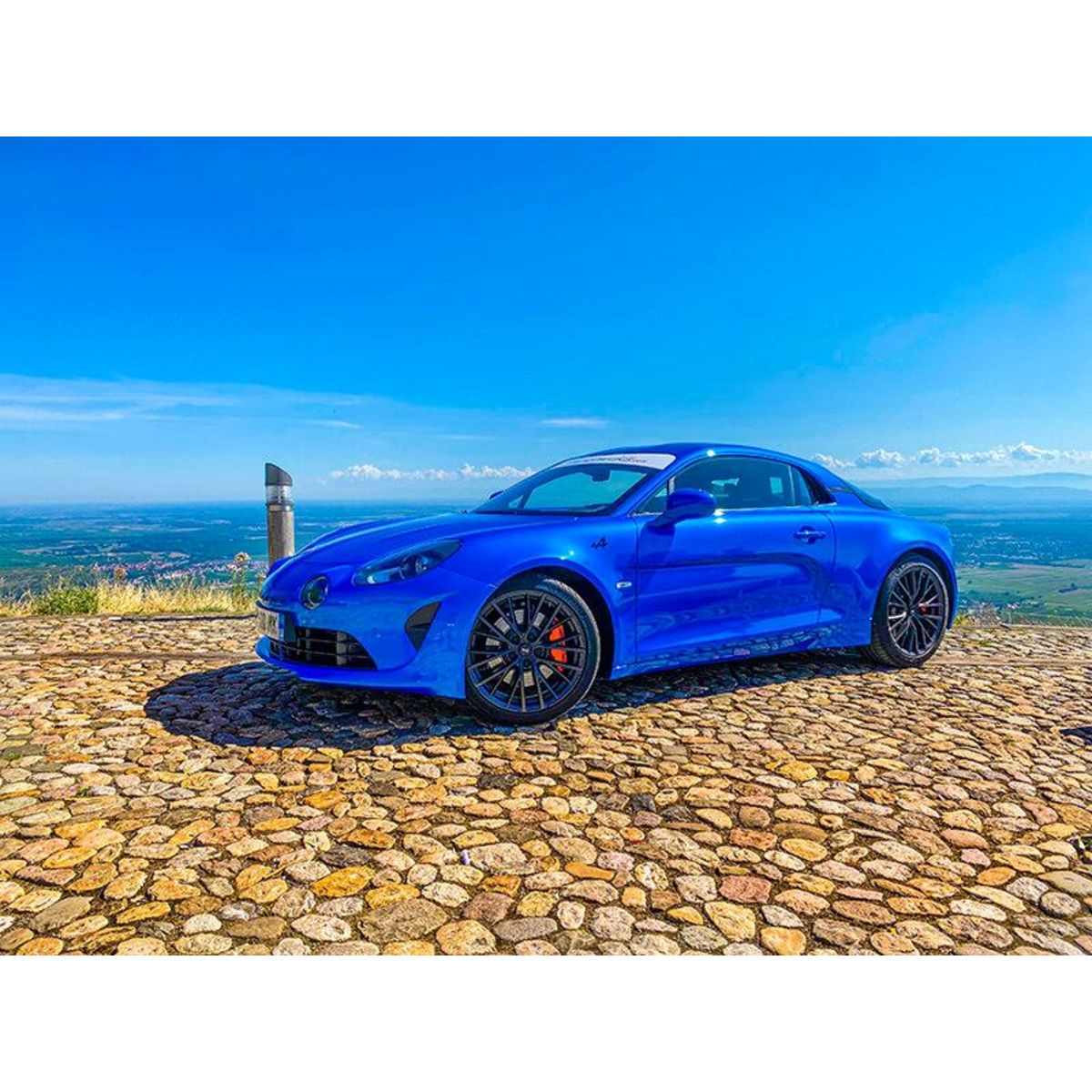 Smartbox Pilotage d'une Alpine A110 S sur 30 km de route pour 2 près de Colmar - Coffret Cadeau Sport & Aventure