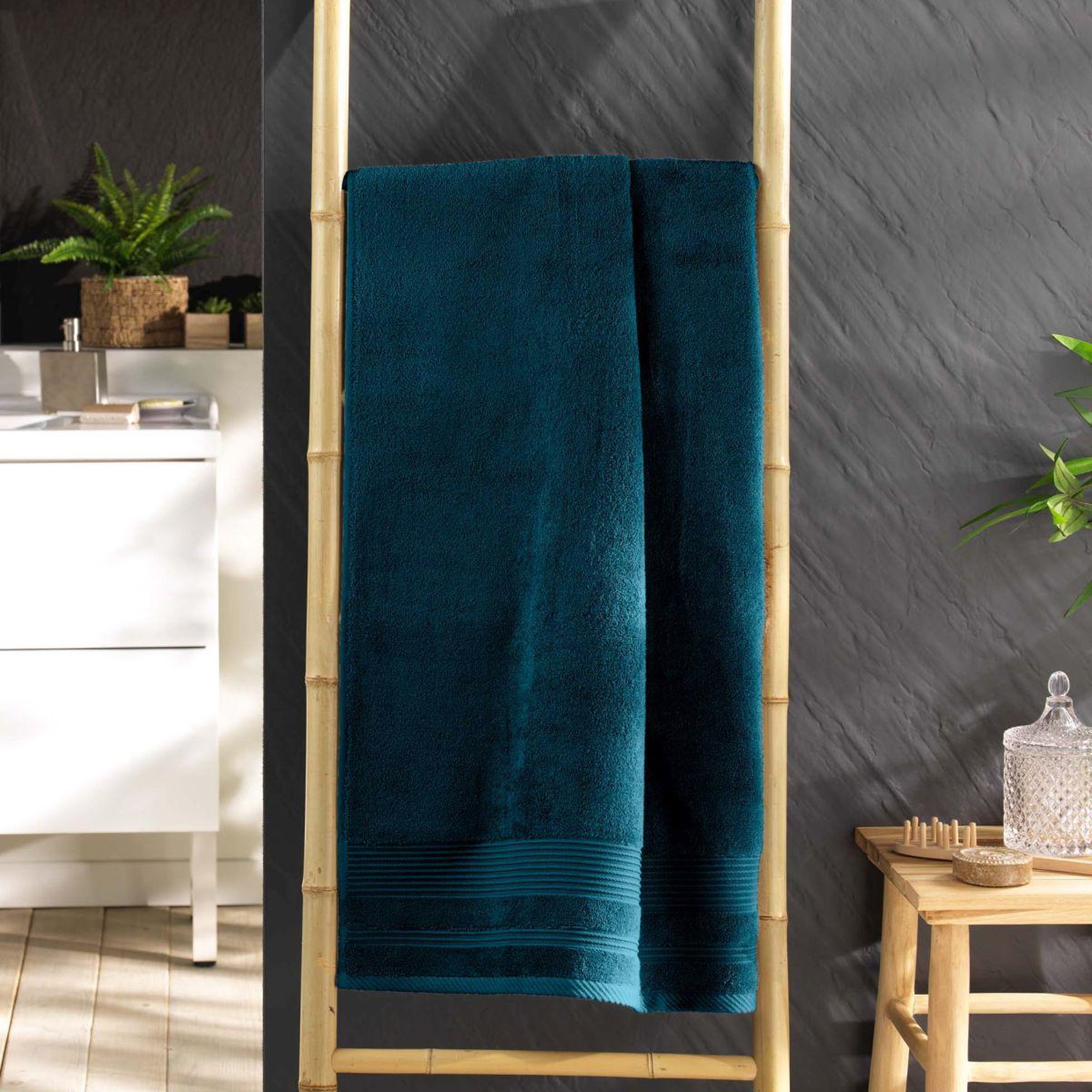 Voir la diapositive 4 : Douceur d'Intérieur Drap de douche  tendresse  70x130cm bleu indigo