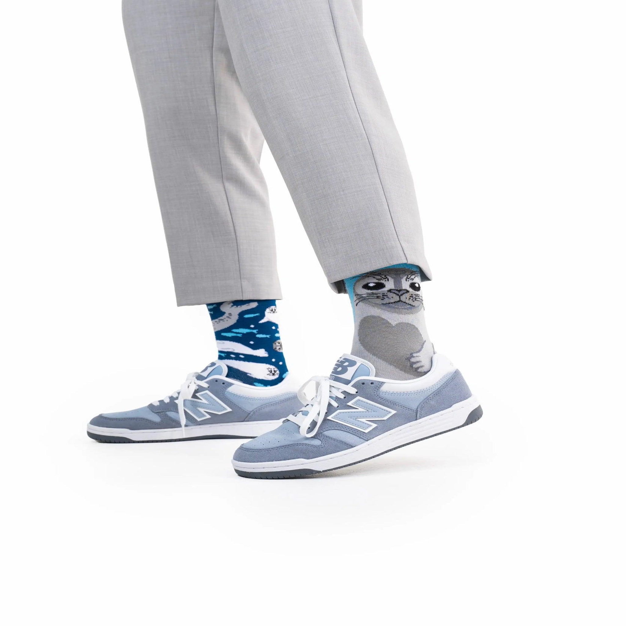 Voir la diapositive 2 : MANY MORNINGS Chaussettes sauvons les phoques