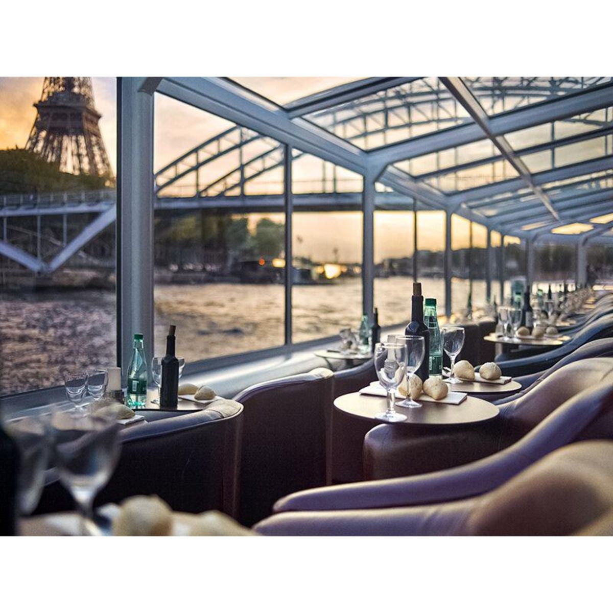 Smartbox Croisière gourmande d'1h45 sur la Seine avec dîner Menu 3 plats sur le Paris en Scène - Coffret Cadeau Gastronomie