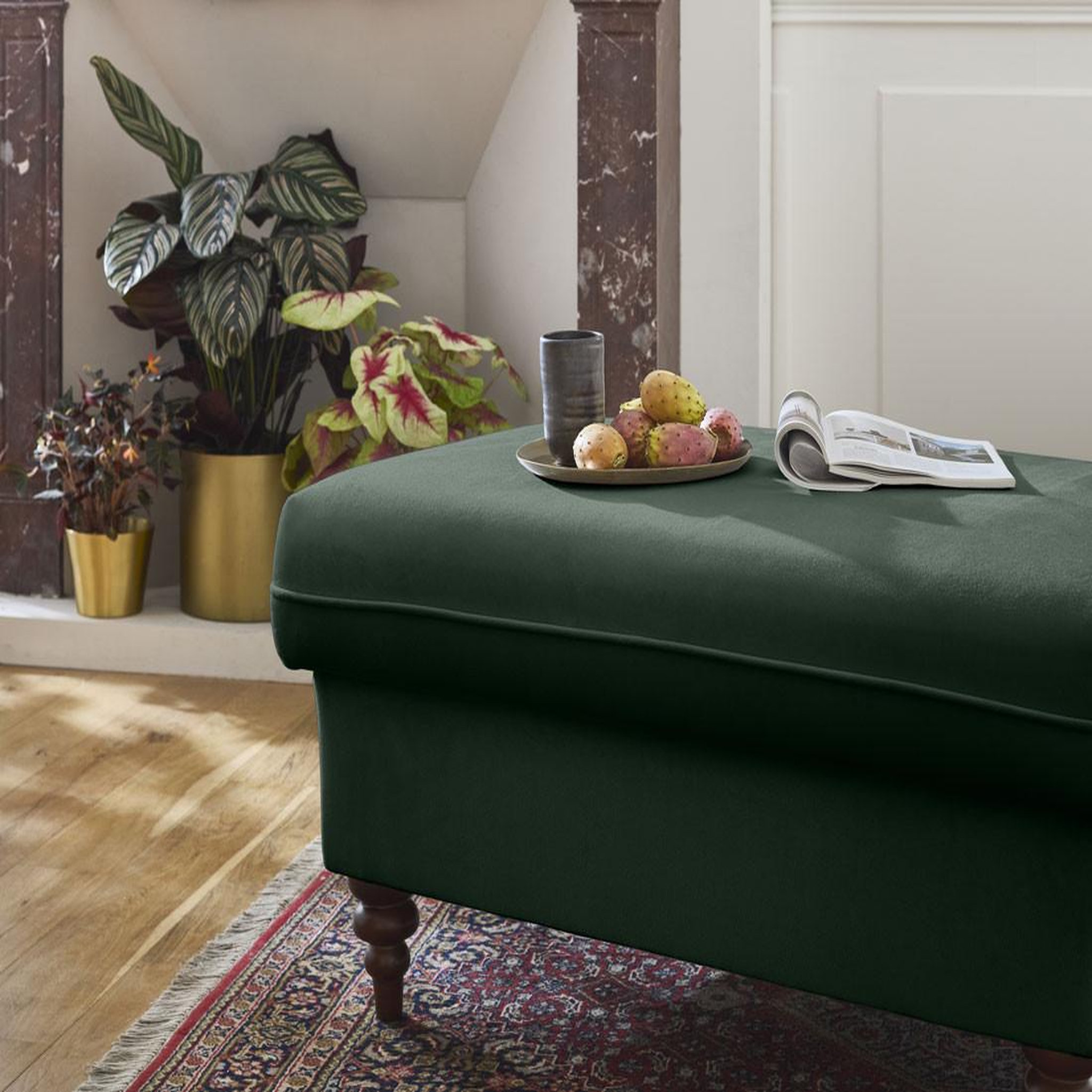 Voir la diapositive 3 : BEST MOBILIER Flamingo - pouf en velours