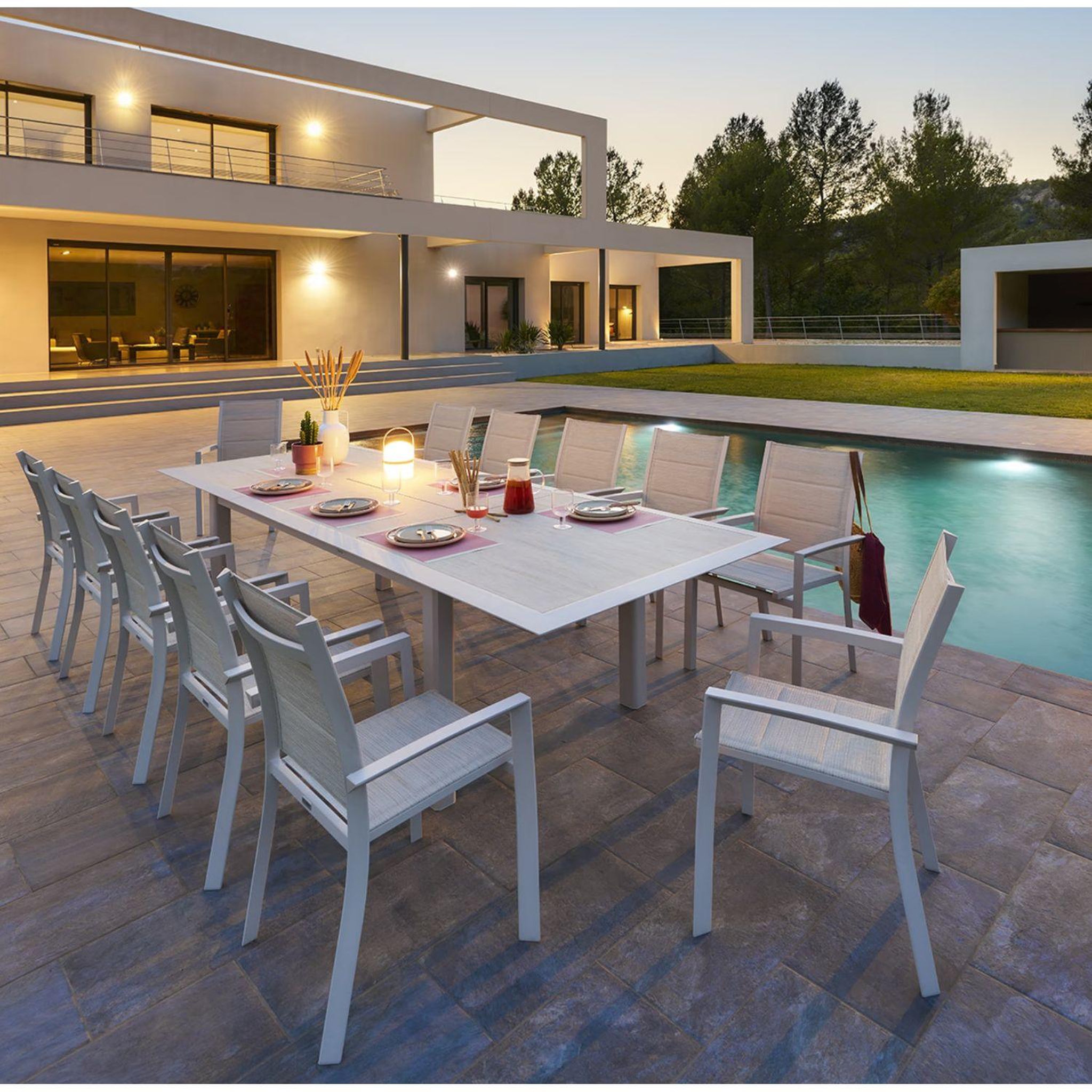 Voir la diapositive 2 : HESPERIDE Table de jardin extensible en aluminium effet bois 12 places ALLURE - Grège et avoine