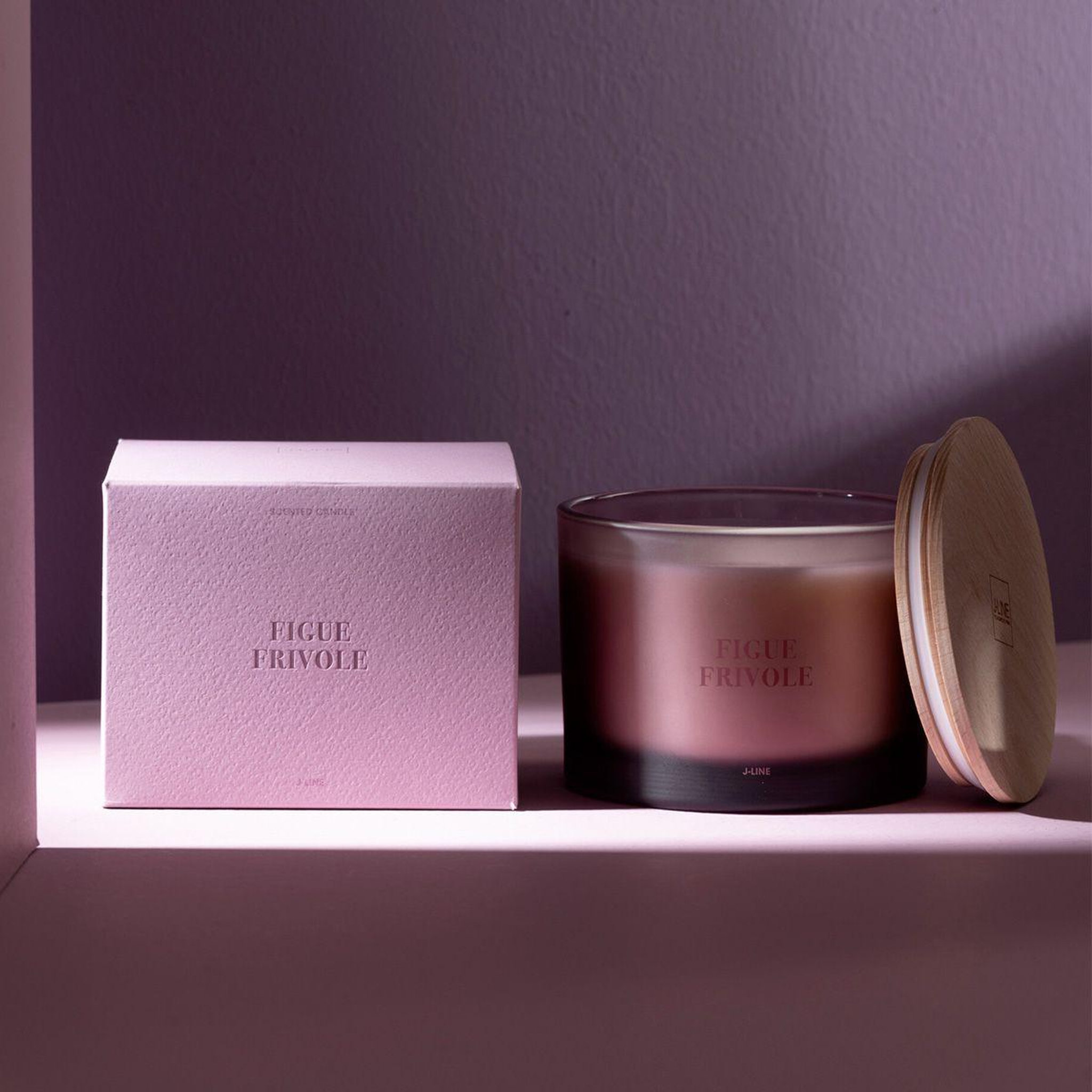 Voir la diapositive 5 : J-LINE Bougie parfumée  accords essentiels  10cm figue frivole