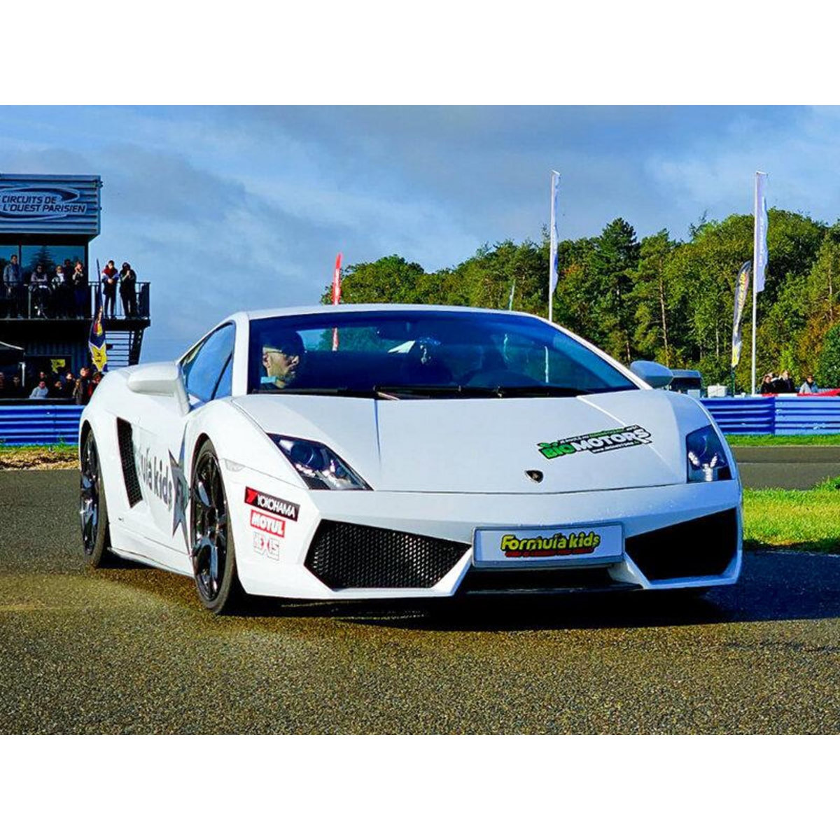 Smartbox Stage pilotage enfant : 4 tours de circuit au volant d'une Ferrari et d'une Lamborghini - Coffret Cadeau Sport & Aventure