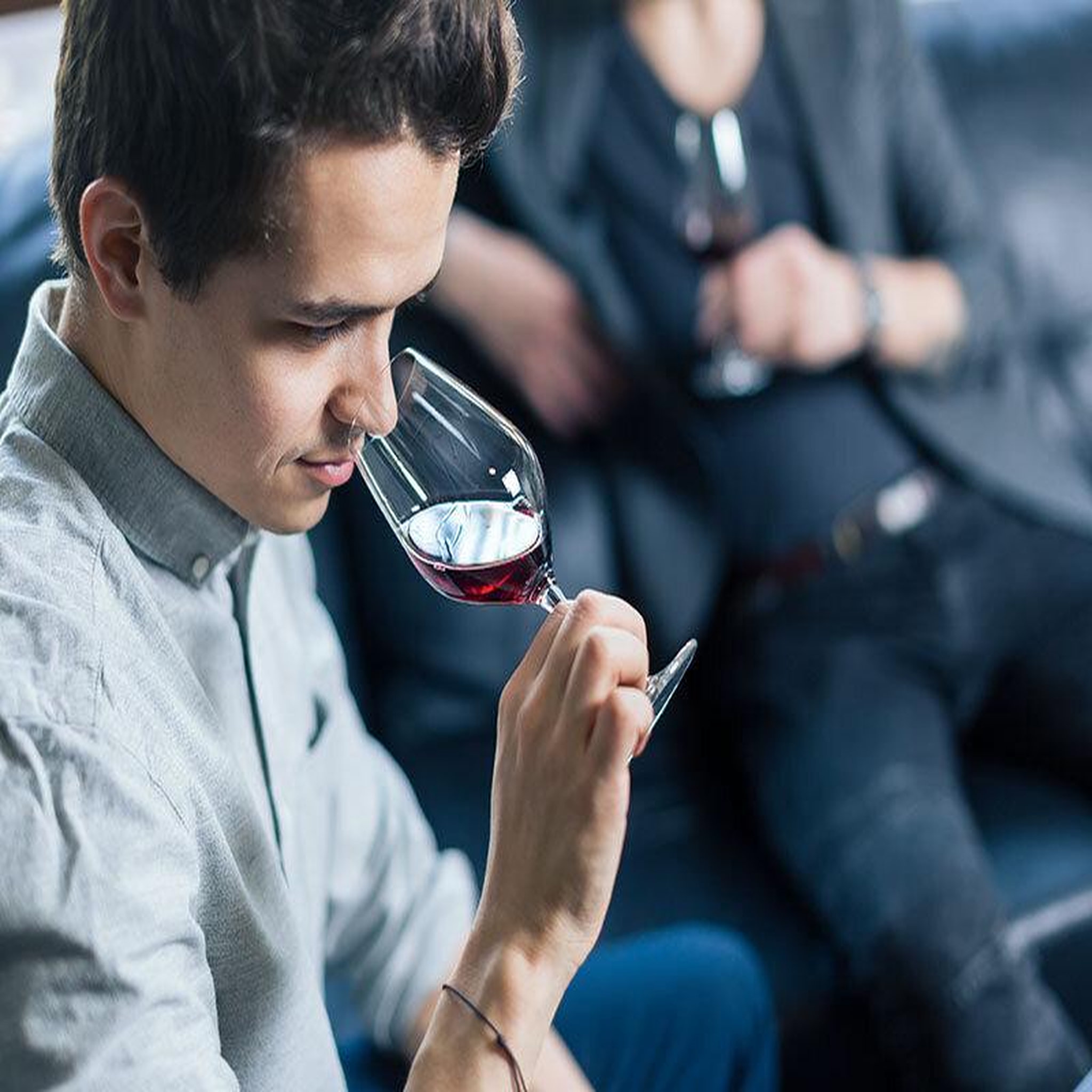 Voir la diapositive 4 : Smartbox Découvertes œnologiques pour 2 : cours, dégustations ou visites de vignobles - Coffret Cadeau Gastronomie