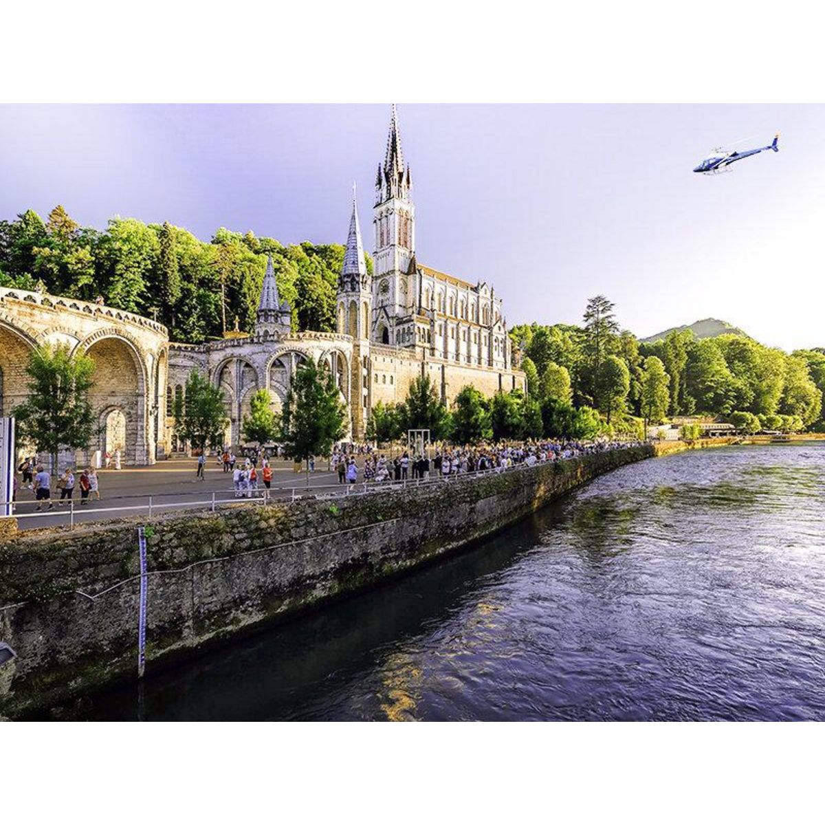 Smartbox Vol en hélicoptère de 20 minutes pour 2 personnes autour du Pic du Midi - Coffret Cadeau Sport & Aventure