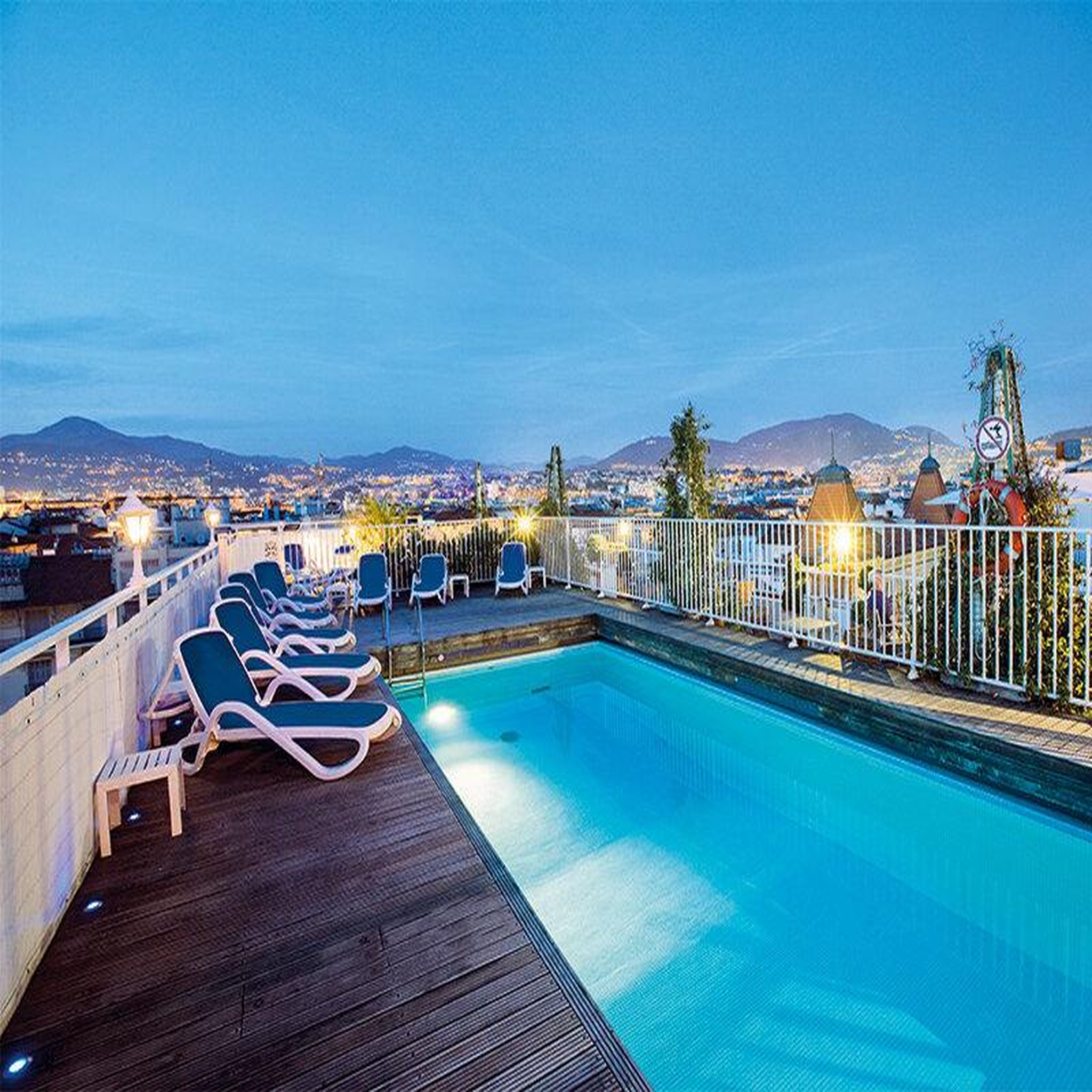 Voir la diapositive 4 : Smartbox 2 jours en hôtel 4* à nice avec accès à l'espace détente - coffret cadeau séjour