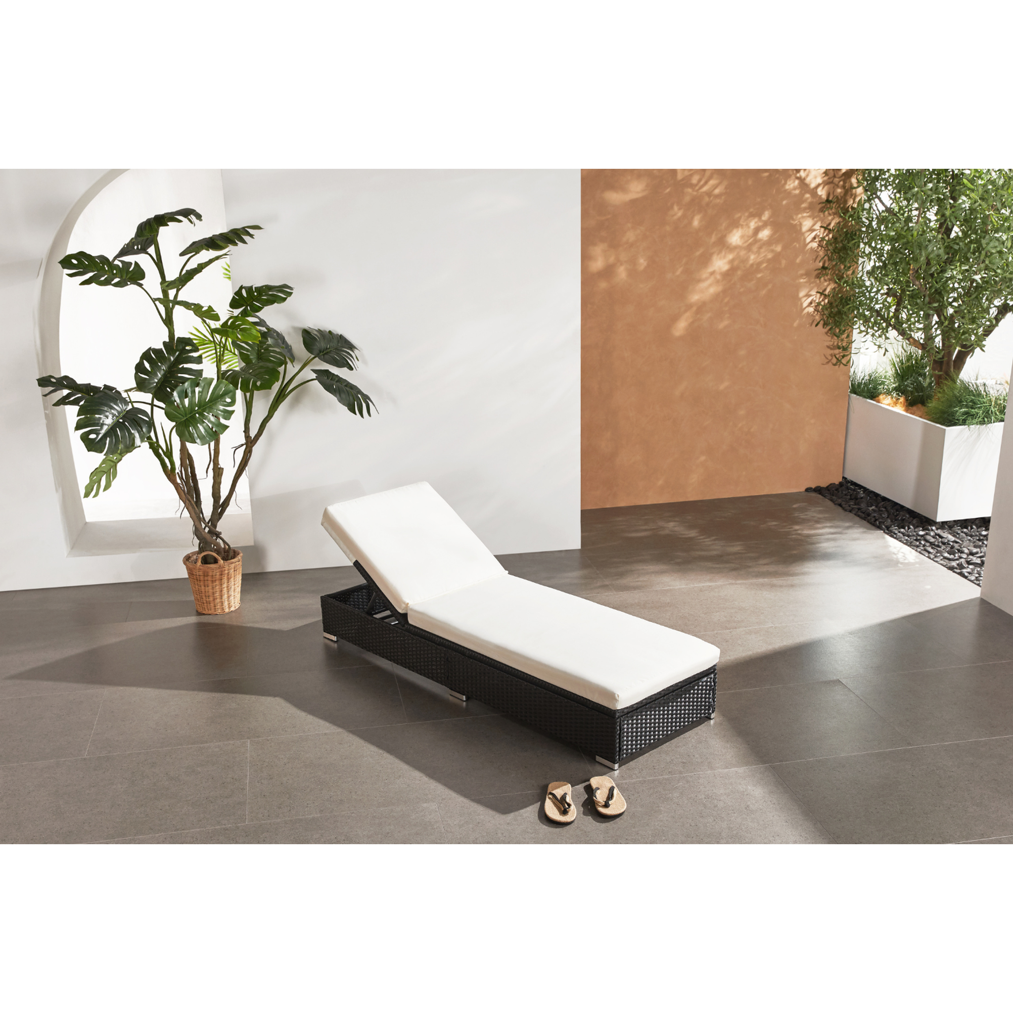 Voir la diapositive 2 : CONCEPT USINE Bain de soleil en résine tressée noir et matelas blanc sunny