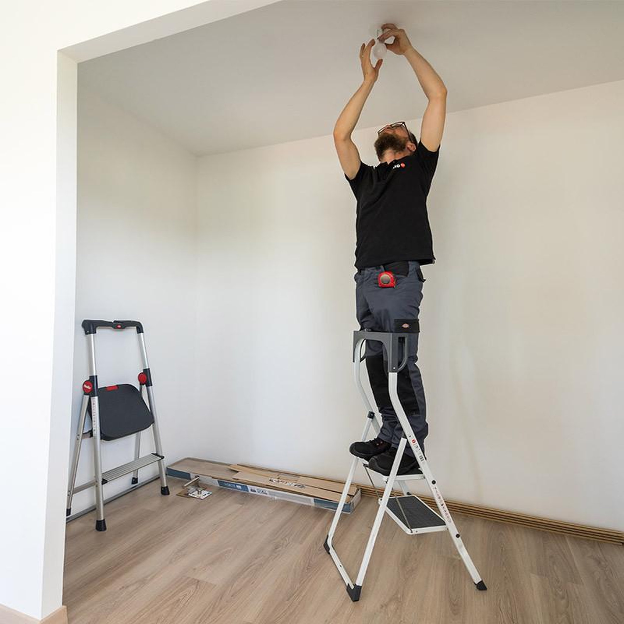 Voir la diapositive 4 : HAILO Marche pied 2 marches pliable en acier hailo safety plus